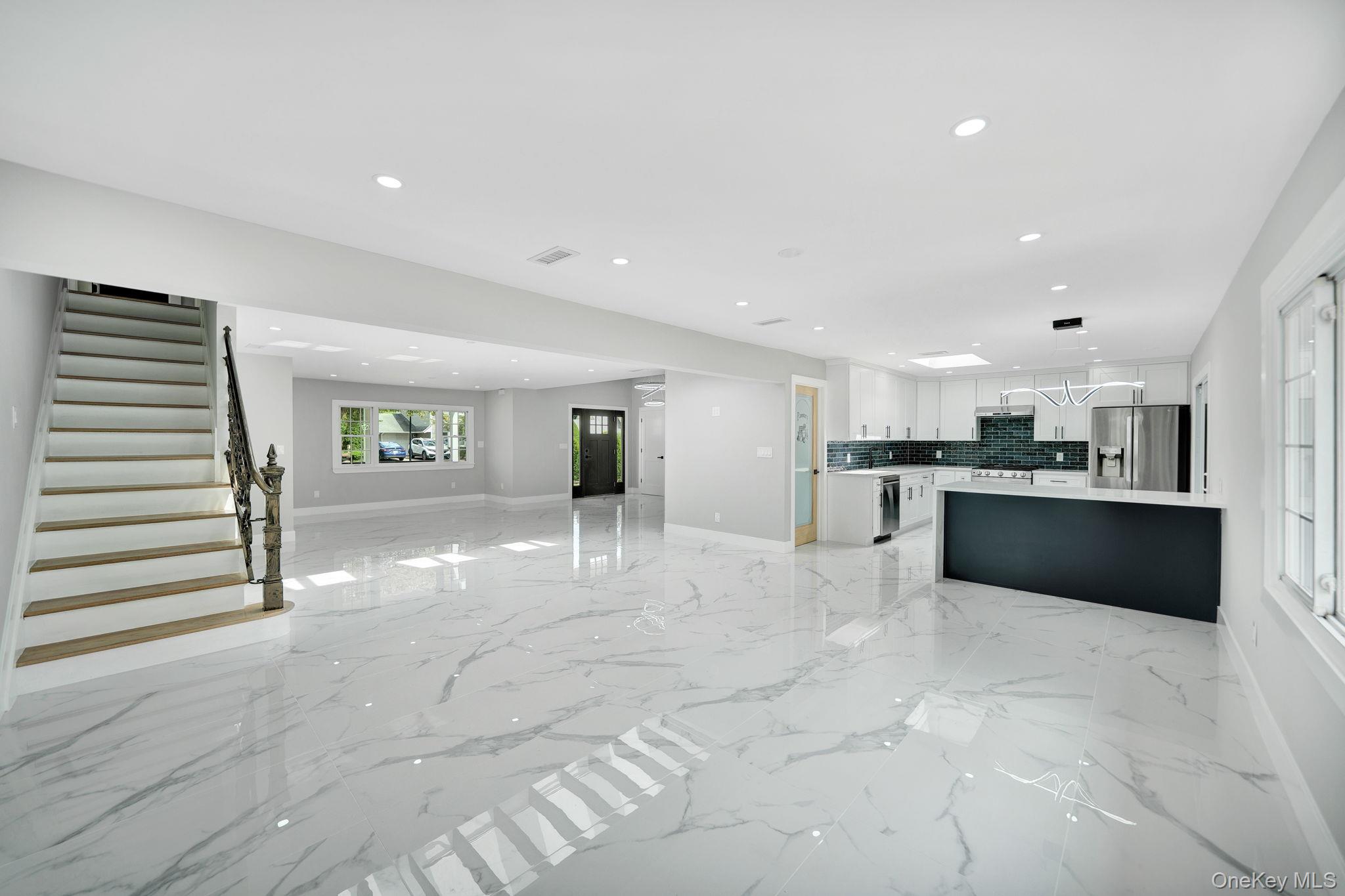 18 Mist Lane Westbury Westbury, NY 11590