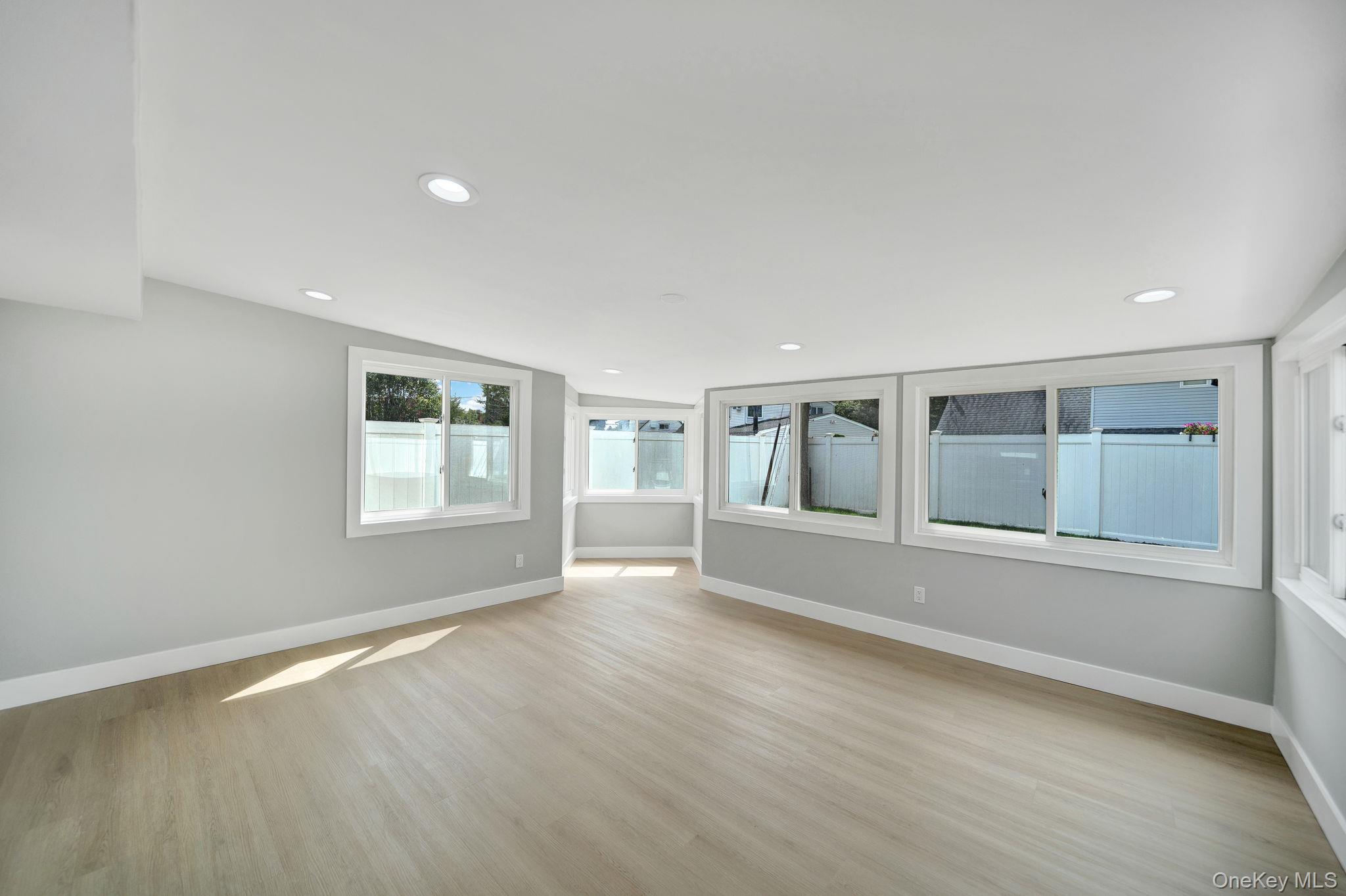 18 Mist Lane Westbury Westbury, NY 11590