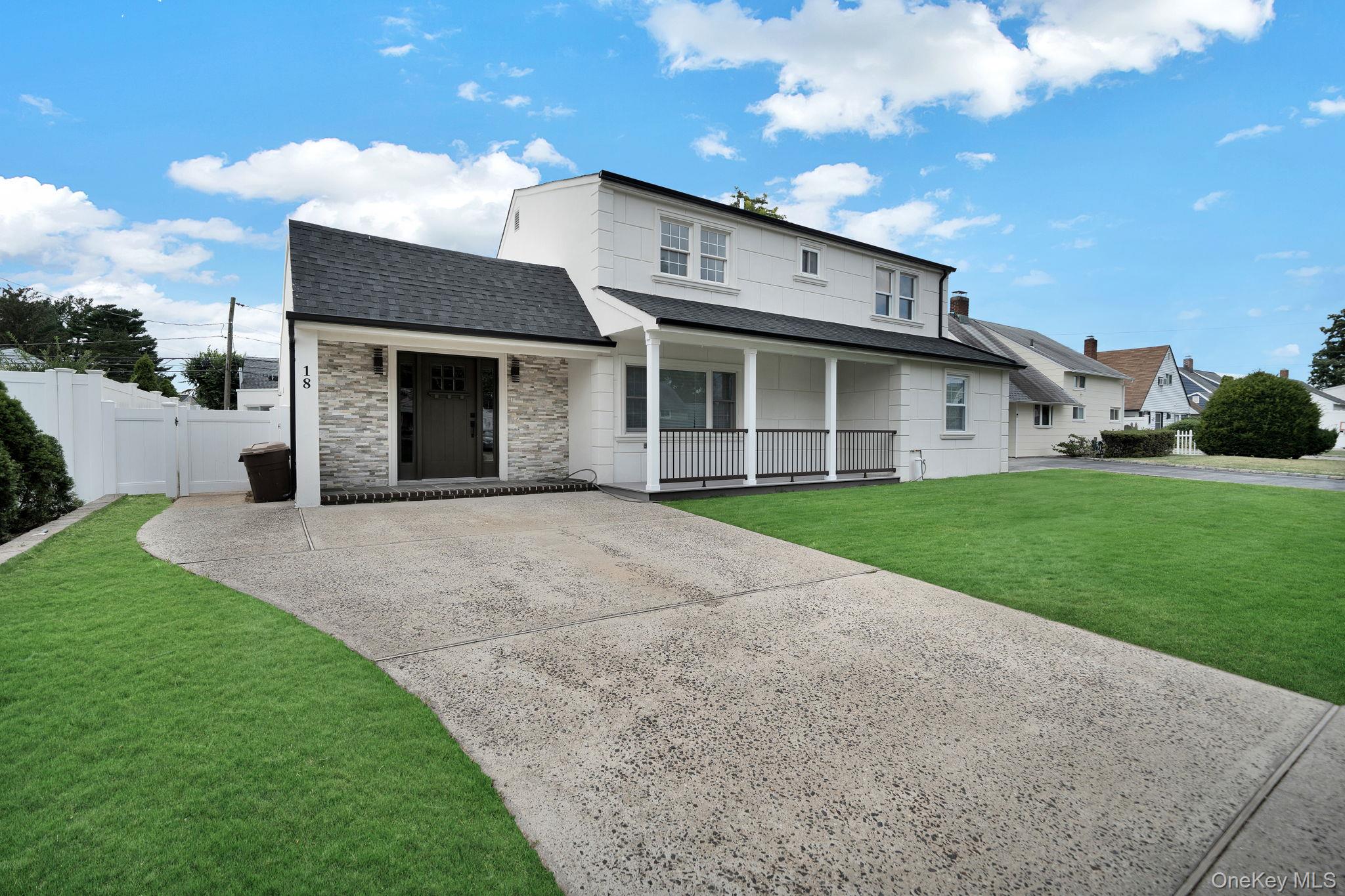 18 Mist Lane Westbury Westbury, NY 11590