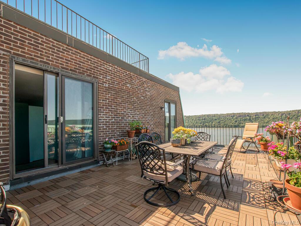 23 Water Grant Street 11-A Yonkers Yonkers, NY 10701