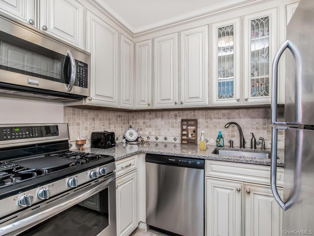 23 Water Grant Street 11-A Yonkers Yonkers, NY 10701