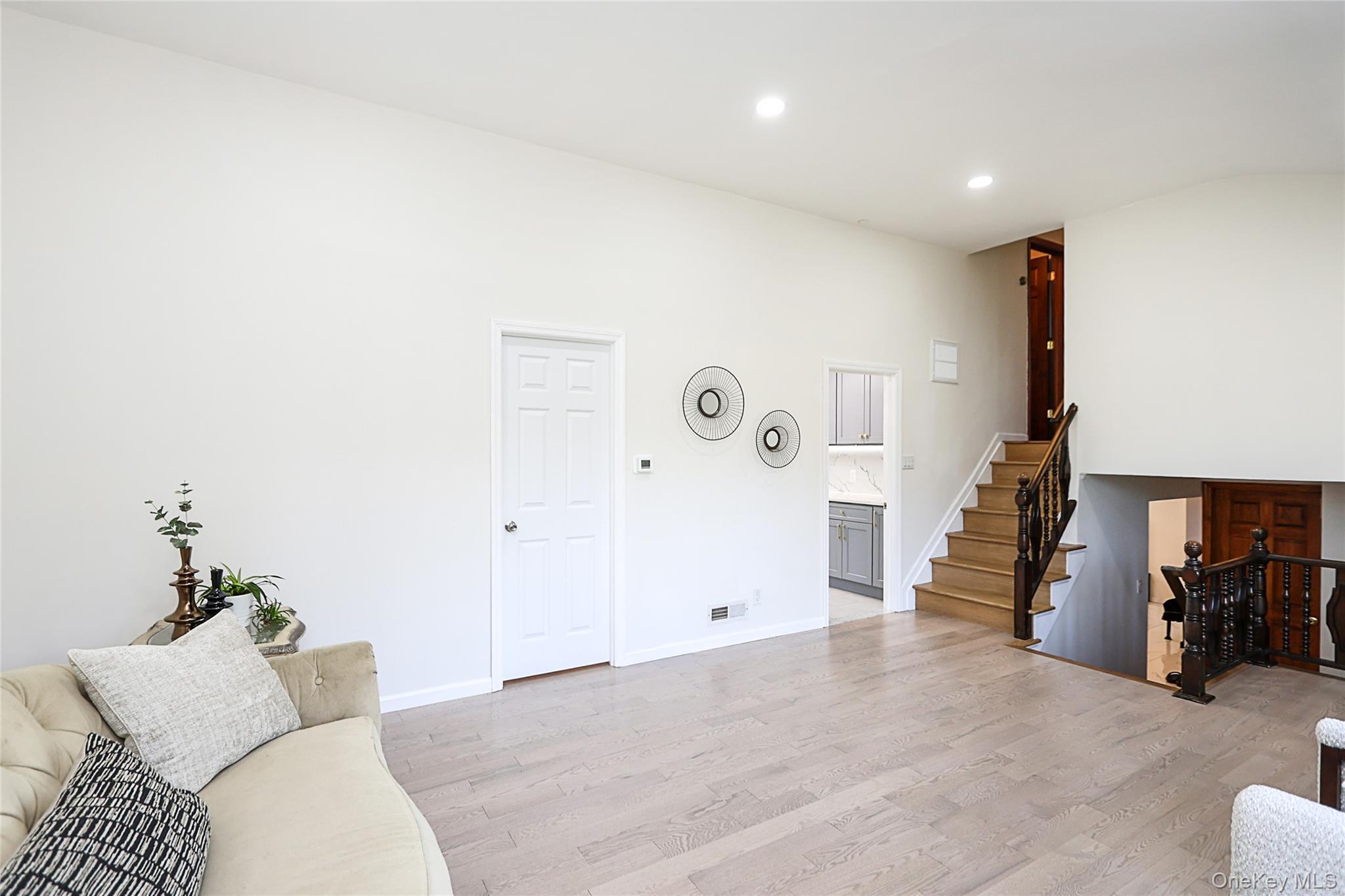 6 Lewis Avenue Jericho Jericho, NY 11753