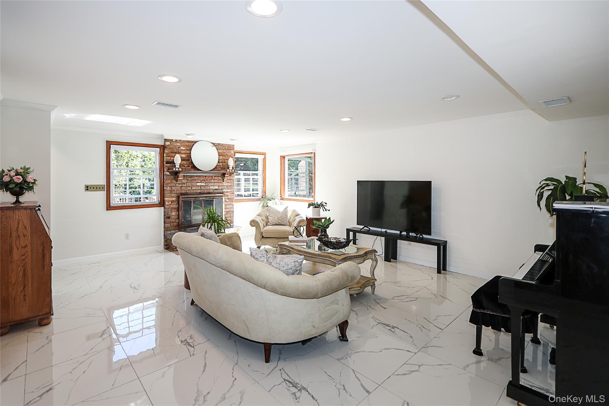 6 Lewis Avenue Jericho Jericho, NY 11753