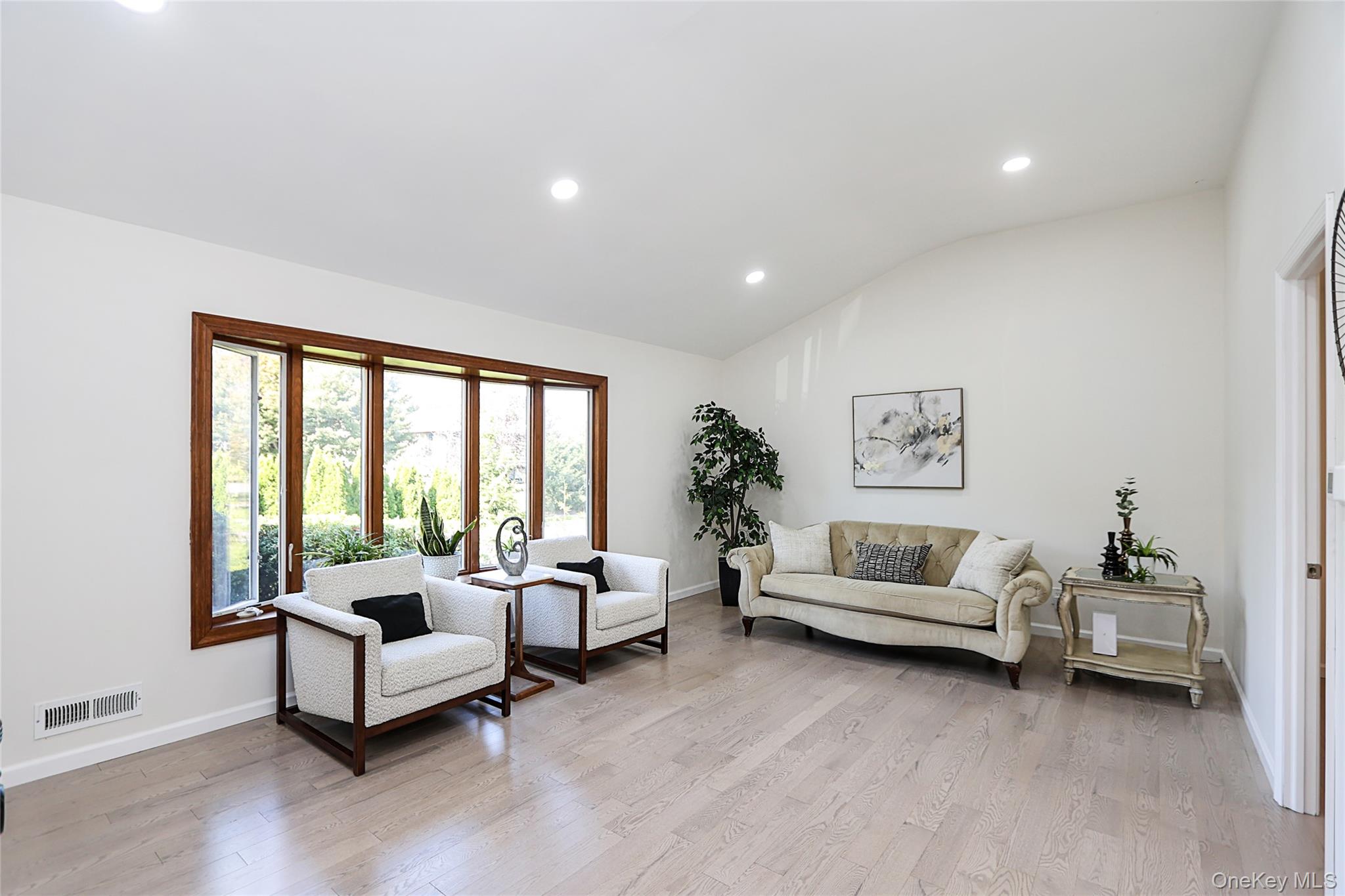 6 Lewis Avenue Jericho Jericho, NY 11753