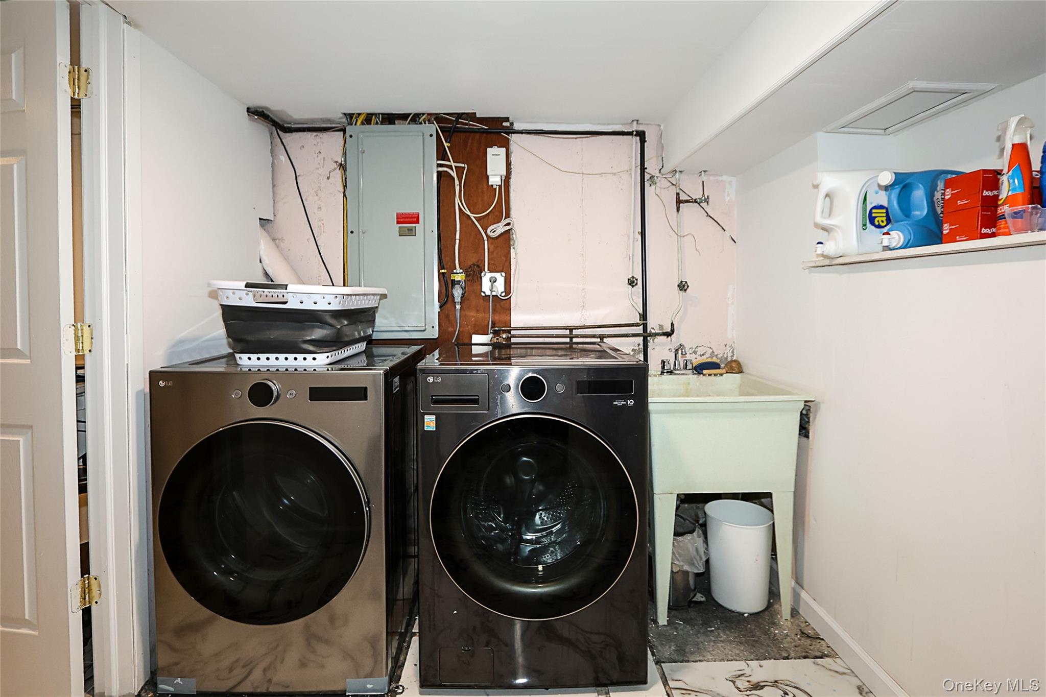 6 Lewis Avenue Jericho Jericho, NY 11753