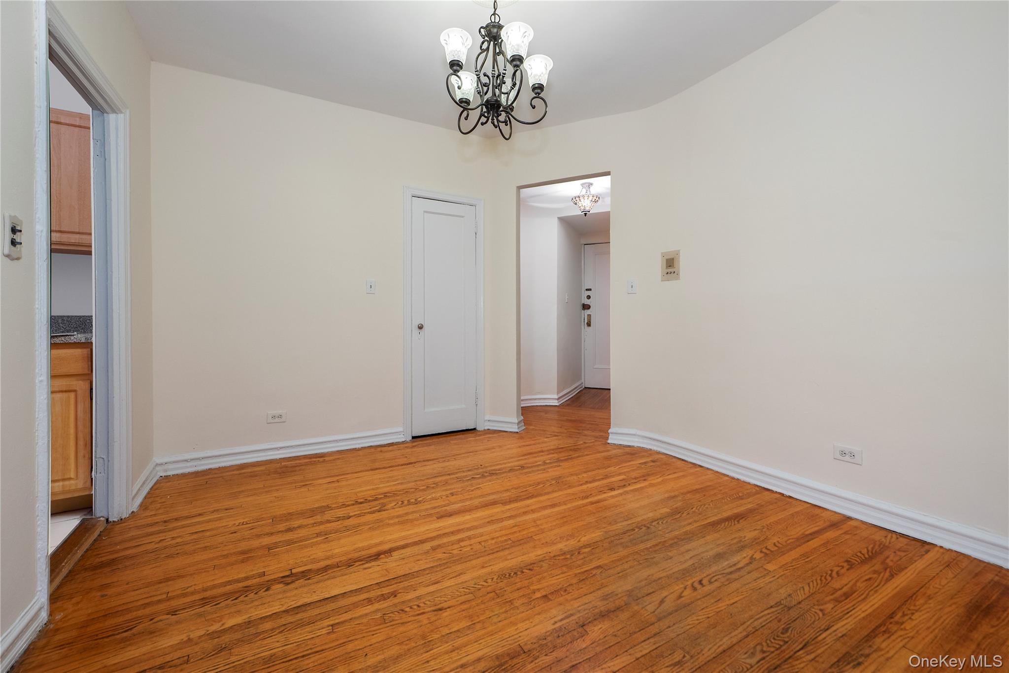 86-10 34th Avenue 225 Jackson Heights Jackson Heights, NY 11372