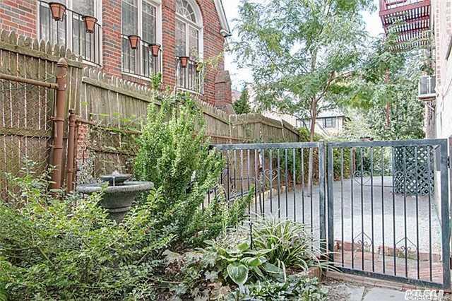 86-10 34th Avenue 225 Jackson Heights Jackson Heights, NY 11372