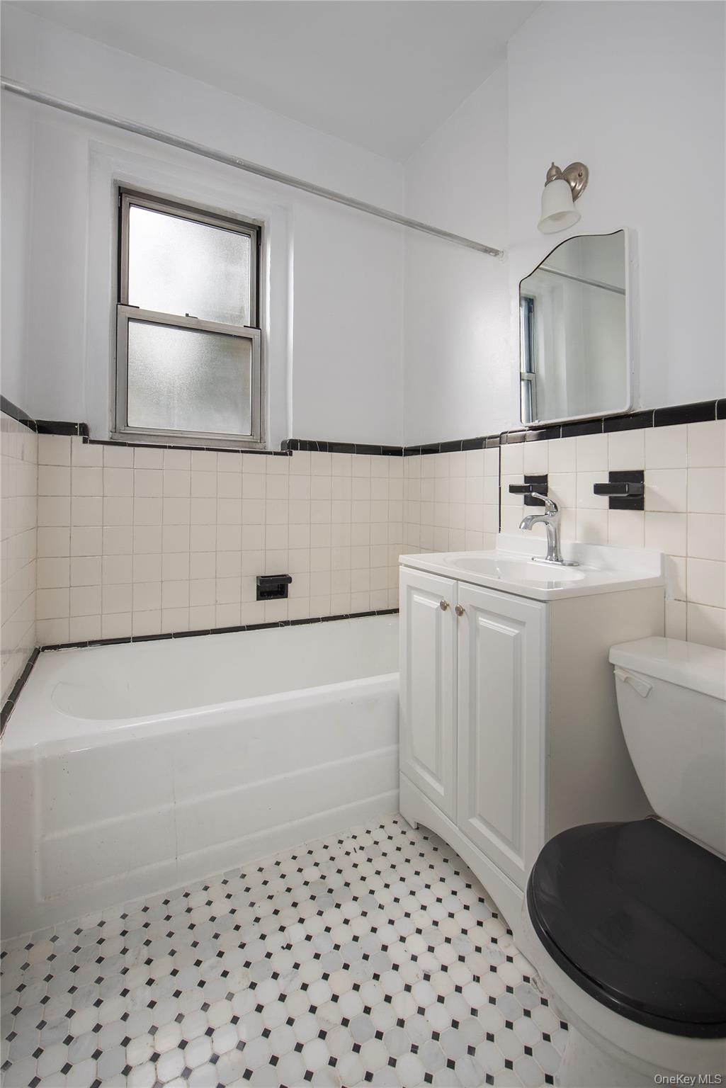 86-10 34th Avenue 225 Jackson Heights Jackson Heights, NY 11372