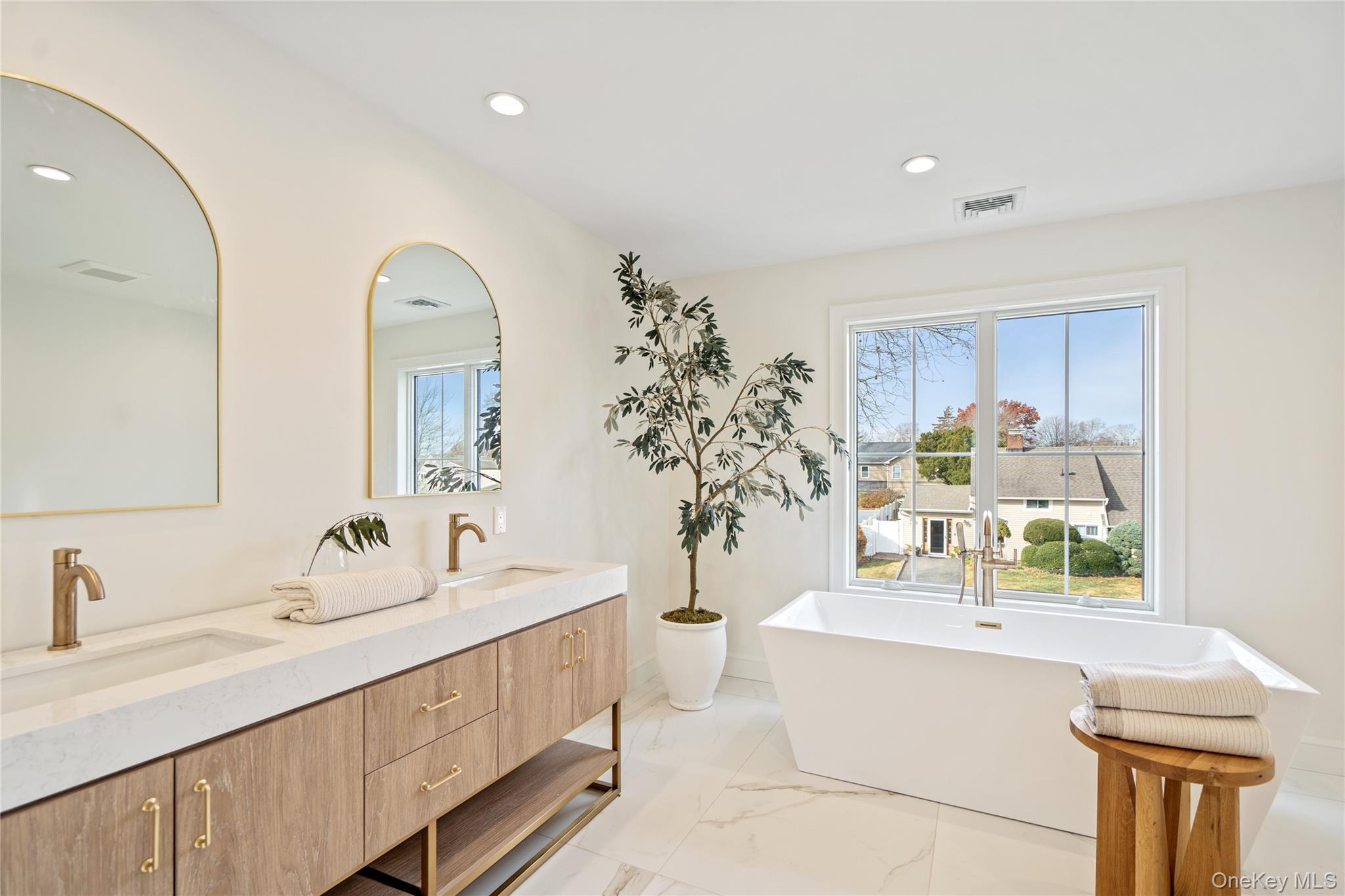 908 Maple Lane East Meadow East Meadow, NY 11554