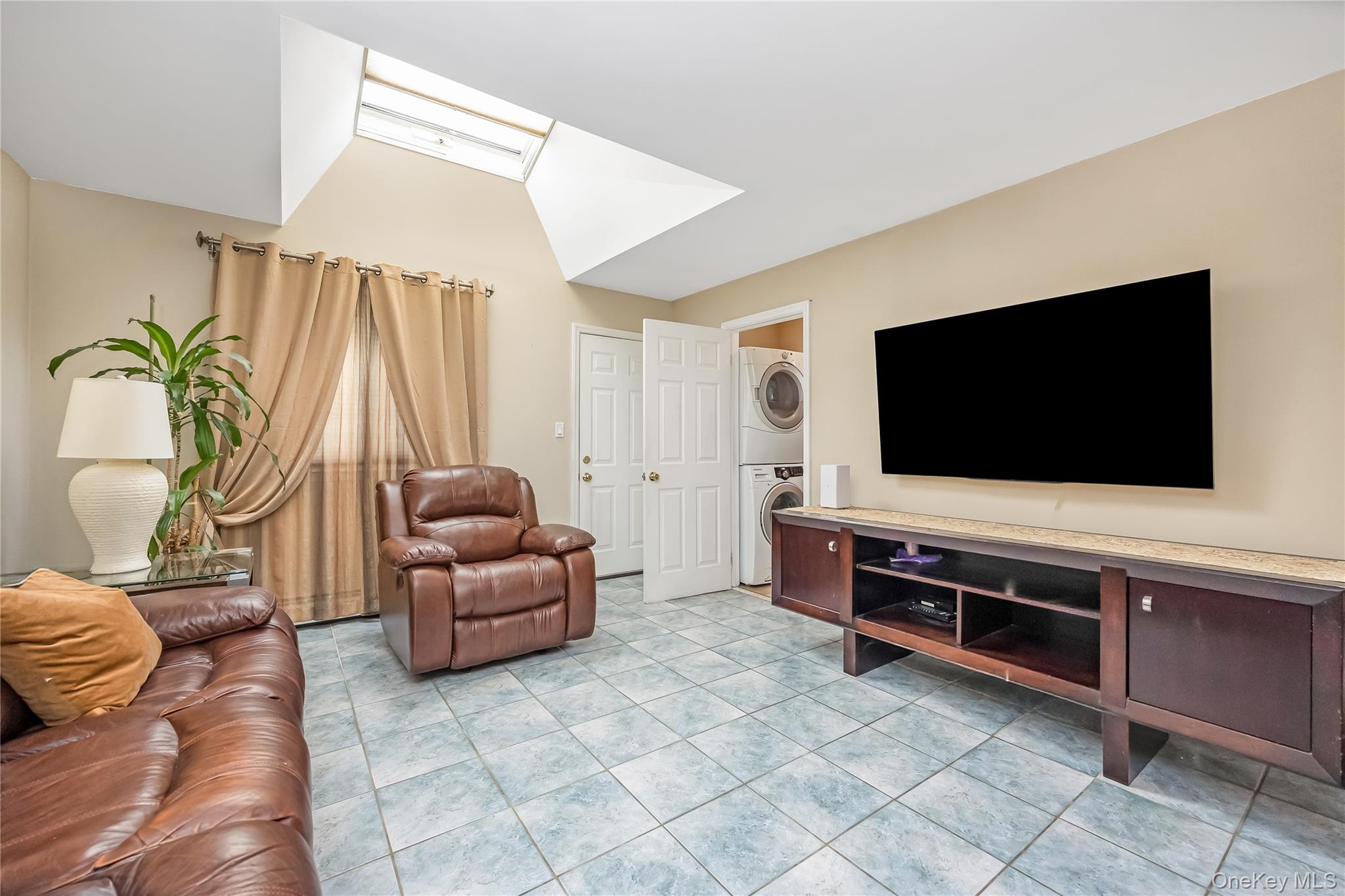 84 White Oak Street Deer Park Deer Park, NY 11729