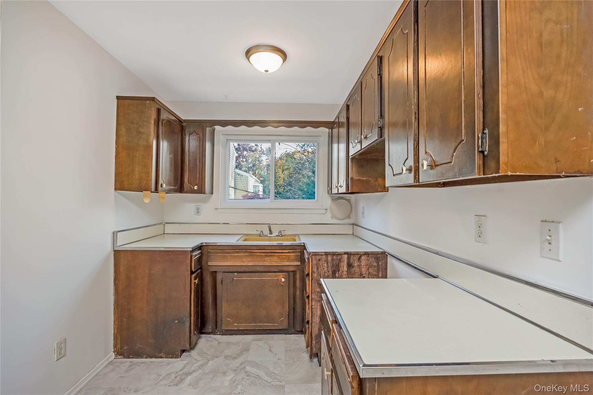 84 White Oak Street Deer Park Deer Park, NY 11729