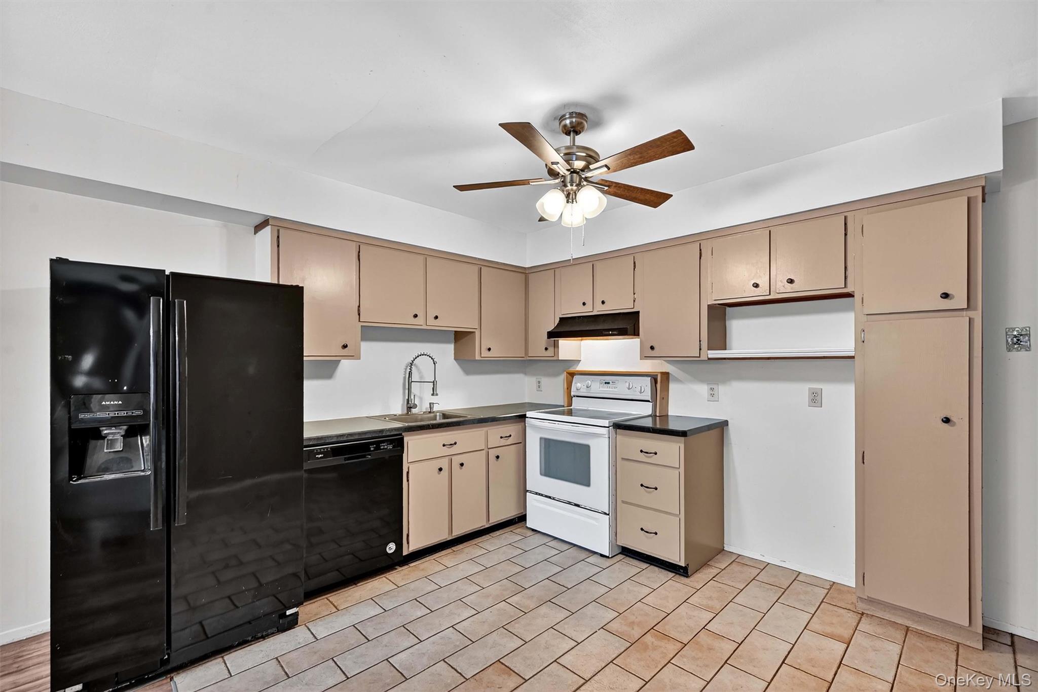 10 Oakwood Terrace 38 Out of NYC New Windsor, NY 12553