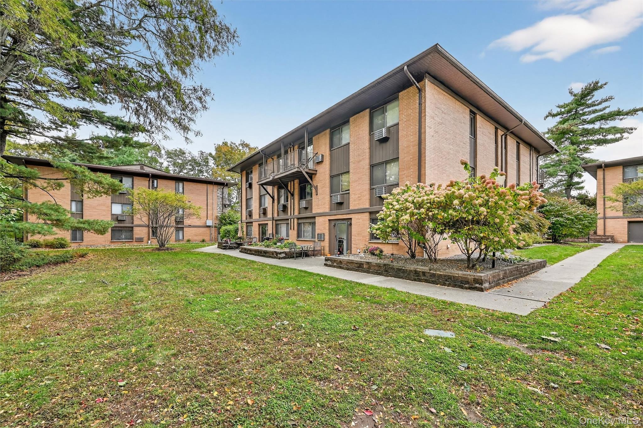 10 Oakwood Terrace 38 Out of NYC New Windsor, NY 12553