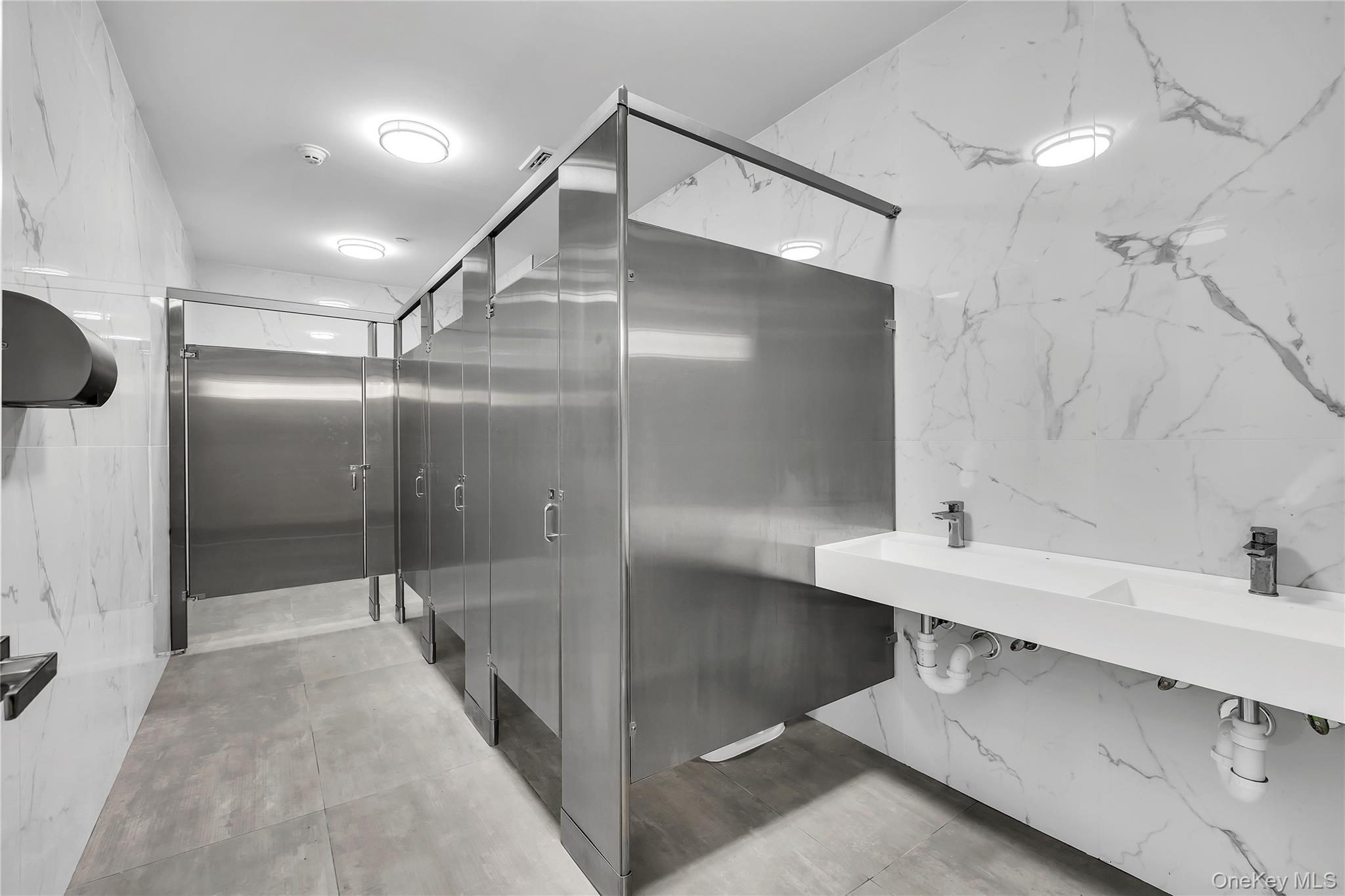 533 Greenwich Street Lower Level Hempstead Hempstead NY 11550