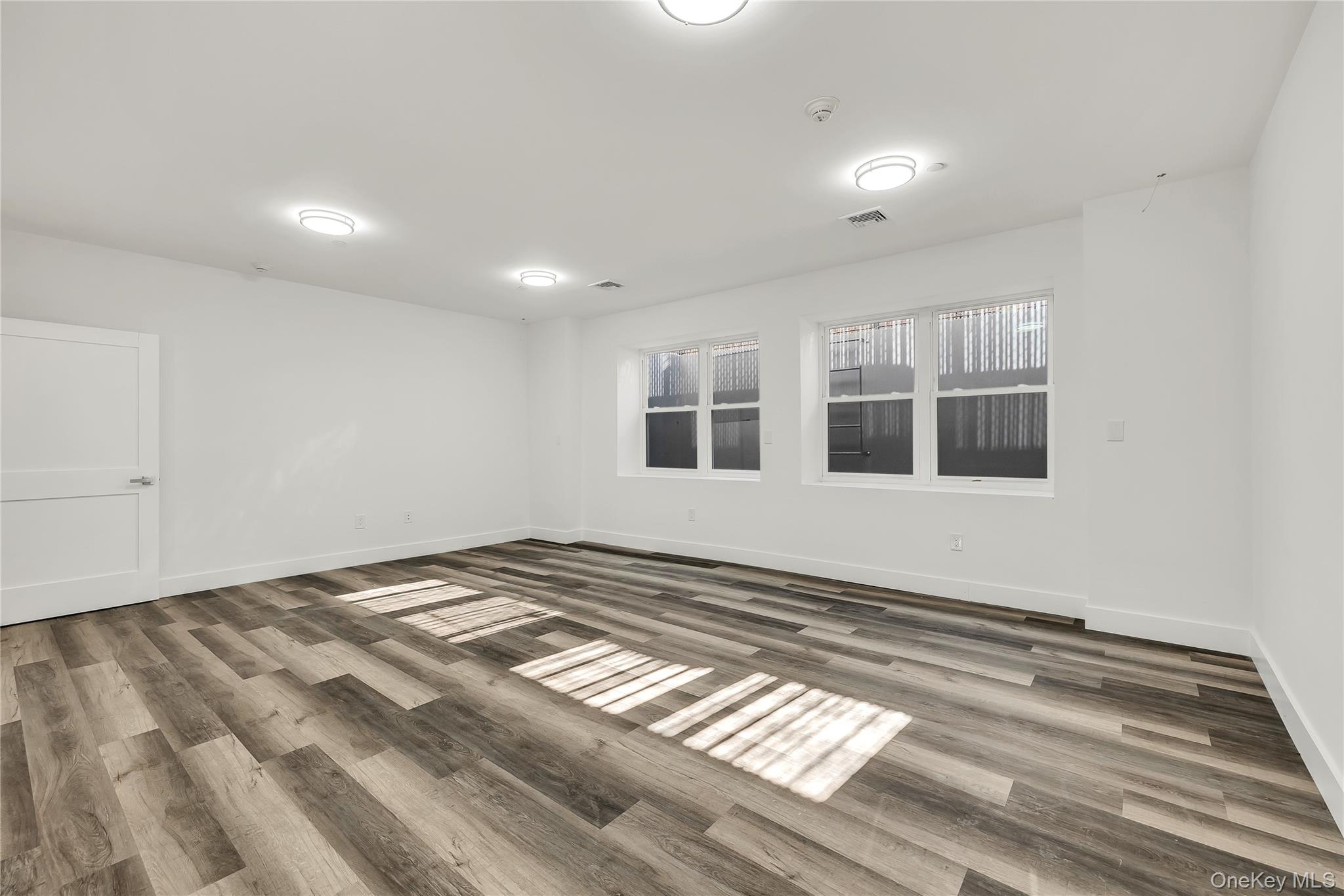 533 Greenwich Street Lower Level Hempstead Hempstead NY 11550