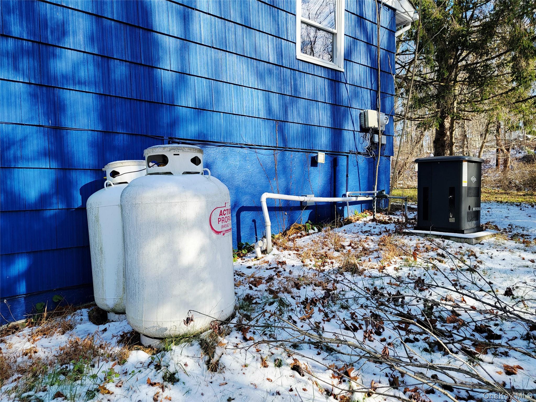 107 Oscawana Lake Road Out of NYC Putnam Valley, NY 10579