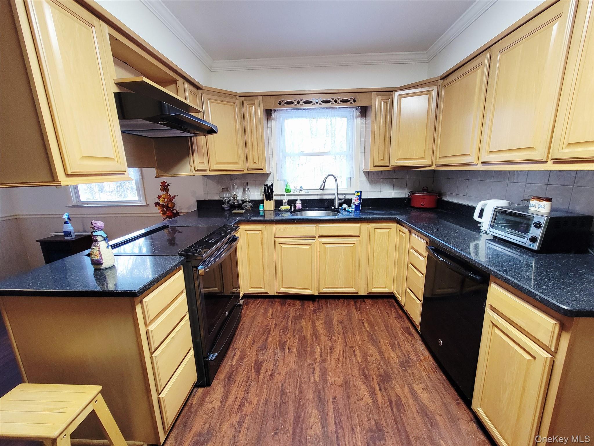 107 Oscawana Lake Road Out of NYC Putnam Valley, NY 10579