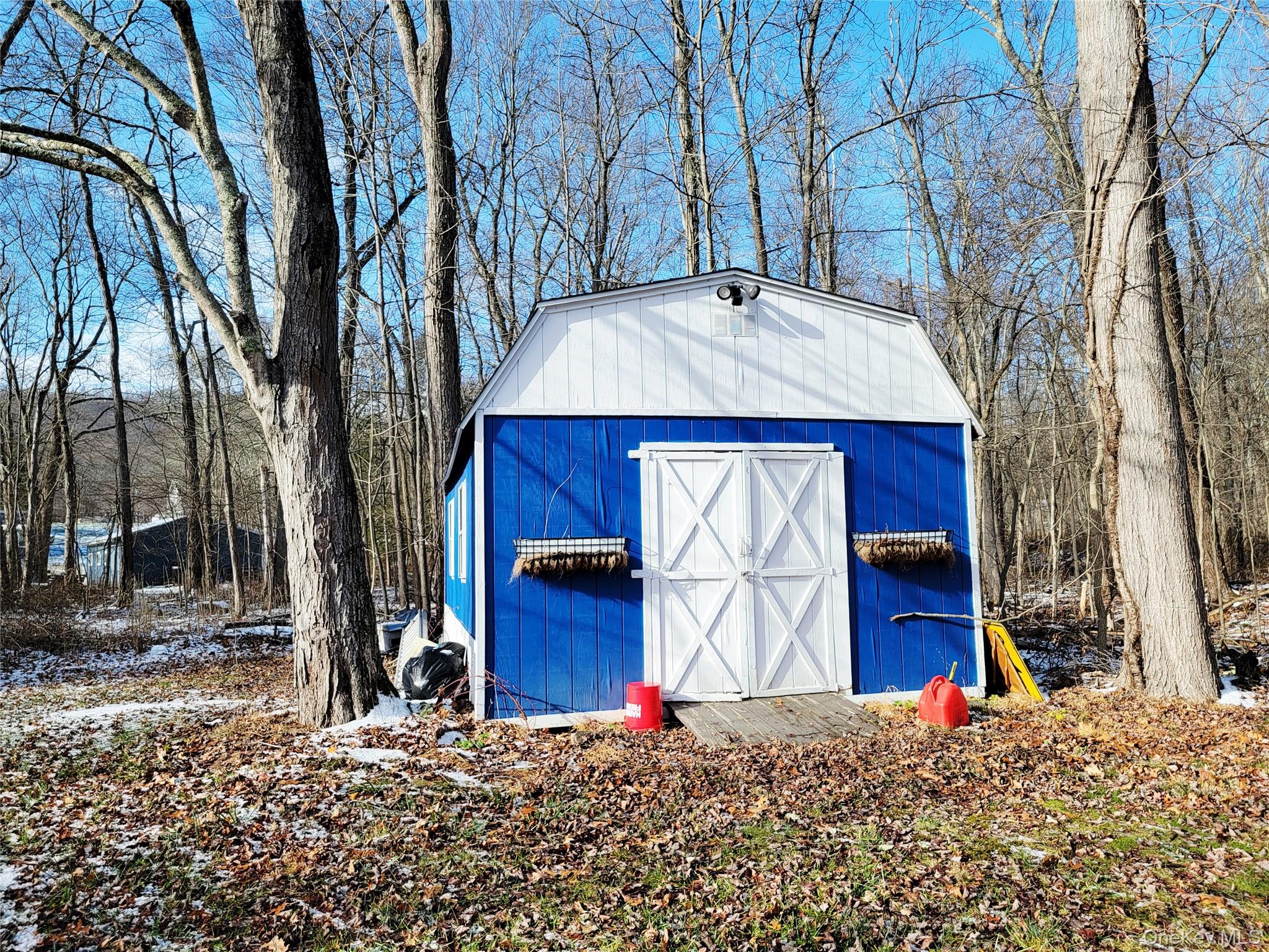 107 Oscawana Lake Road Out of NYC Putnam Valley, NY 10579