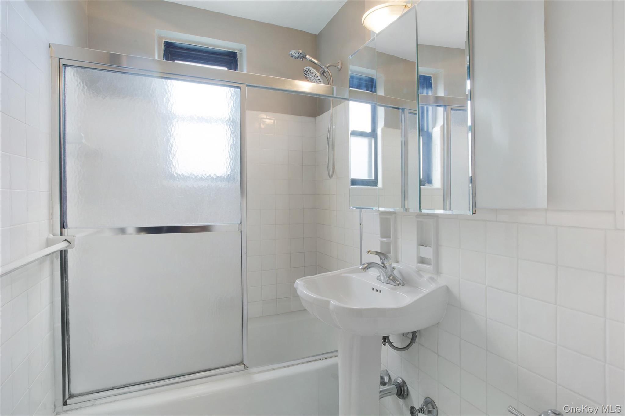 224-24 Union Turnpike 6-G Oakland Gardens Oakland Gardens, NY 11364