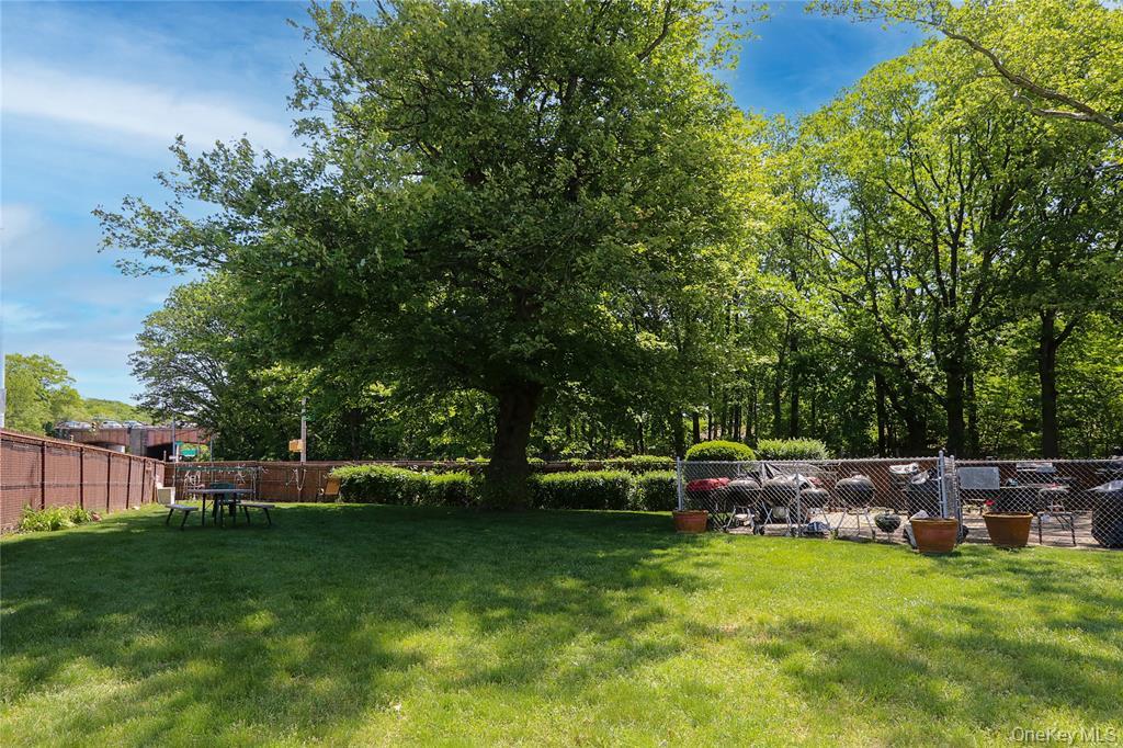 224-24 Union Turnpike 6-G Oakland Gardens Oakland Gardens, NY 11364