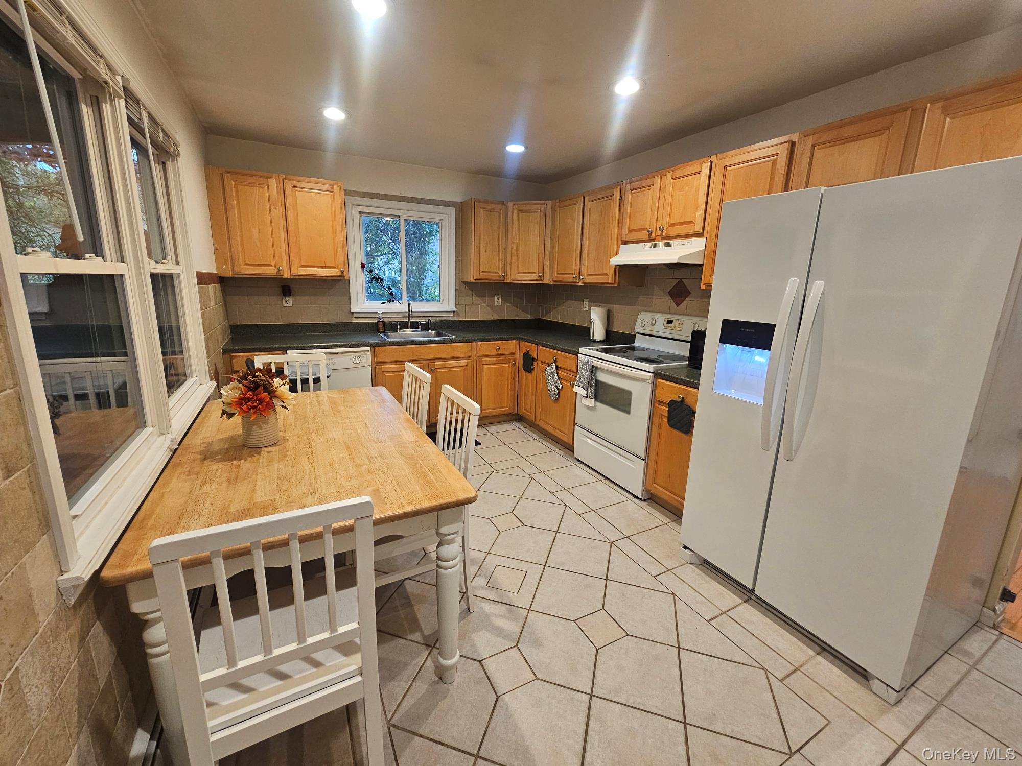 11 Edgewood Avenue Farmingville Farmingville, NY 11738