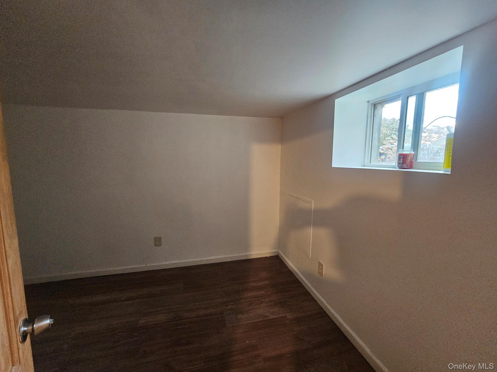 11 Edgewood Avenue Farmingville Farmingville, NY 11738