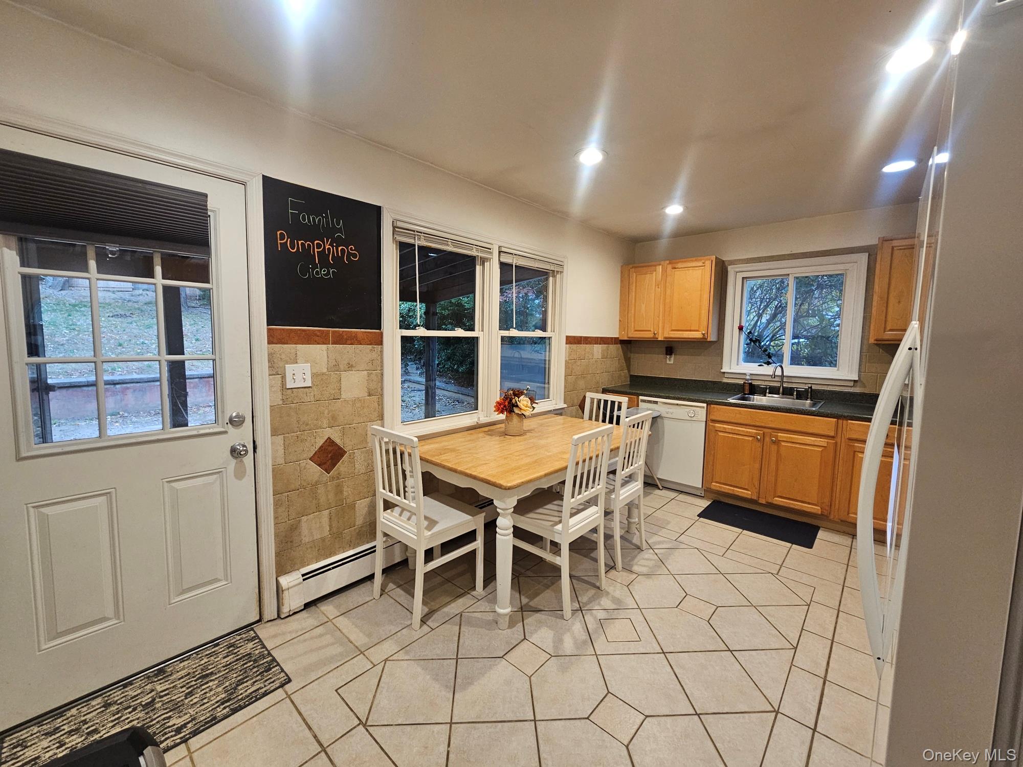 11 Edgewood Avenue Farmingville Farmingville, NY 11738