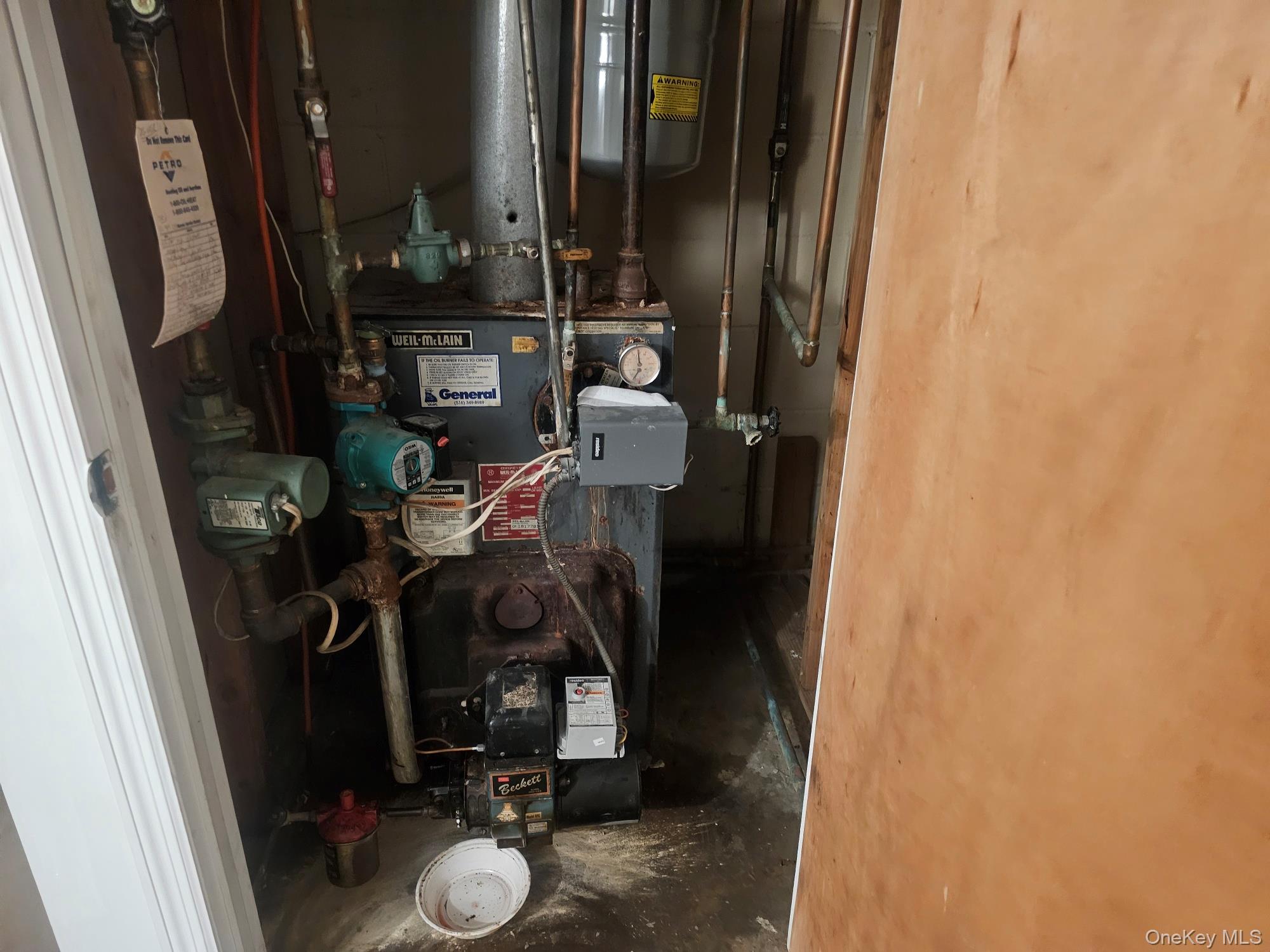 11 Edgewood Avenue Farmingville Farmingville, NY 11738