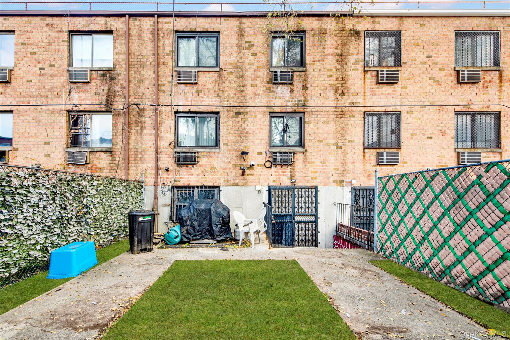 721 Thieriot Avenue Bronx, NY 10473