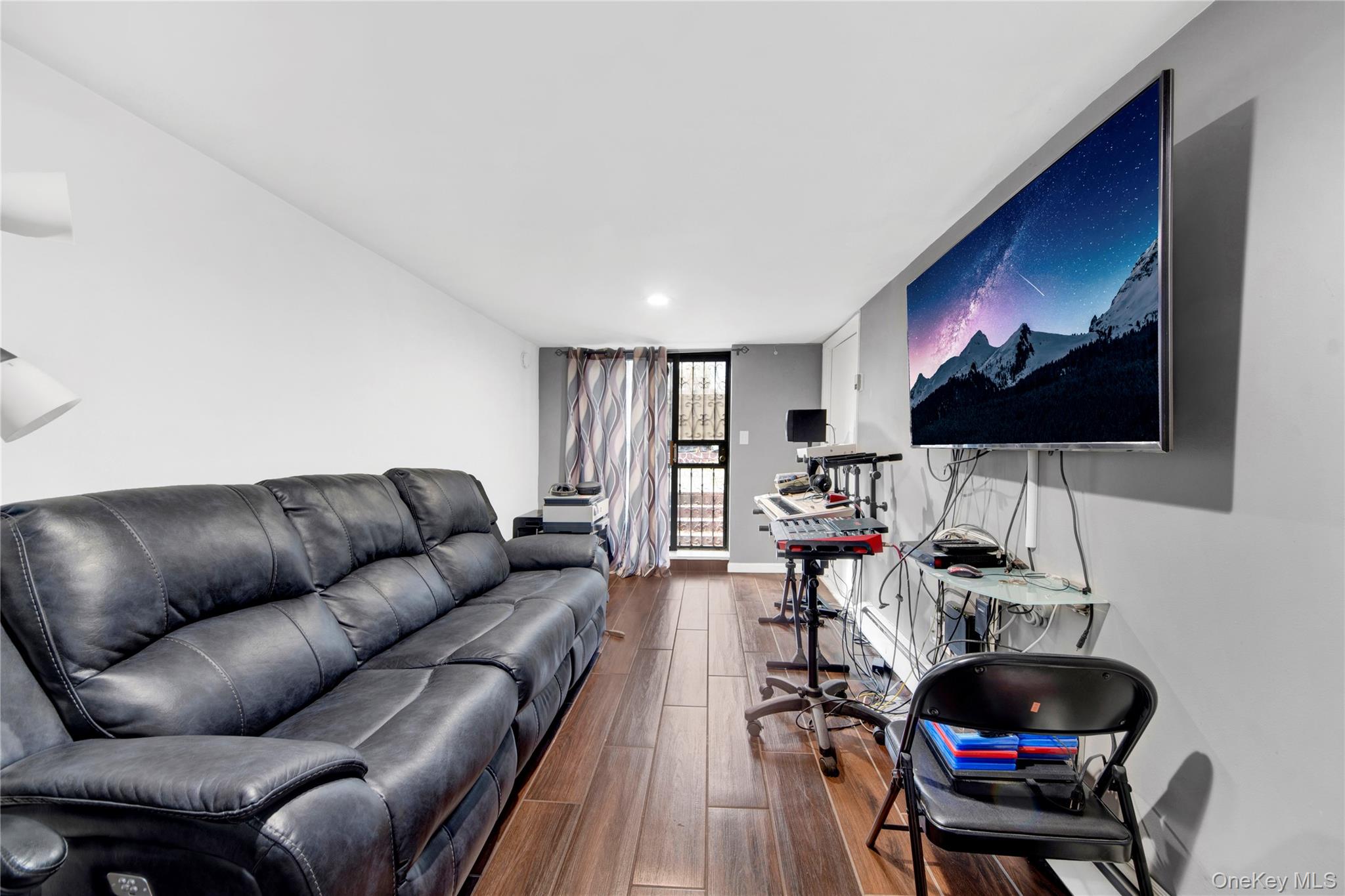 721 Thieriot Avenue Bronx, NY 10473