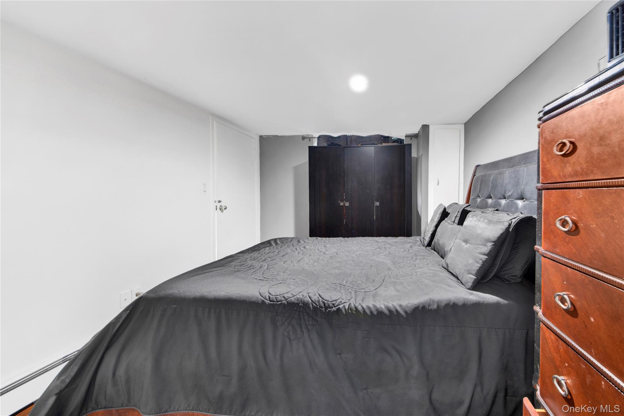 721 Thieriot Avenue Bronx, NY 10473