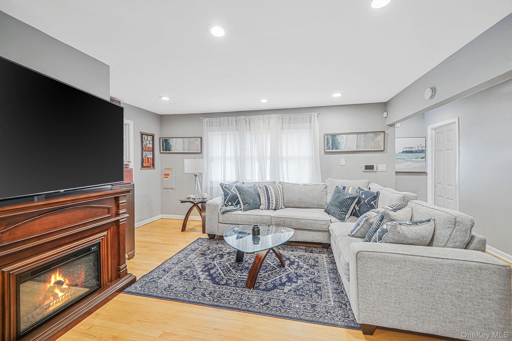 13 Poplar Street Central Islip Central Islip, NY 11722