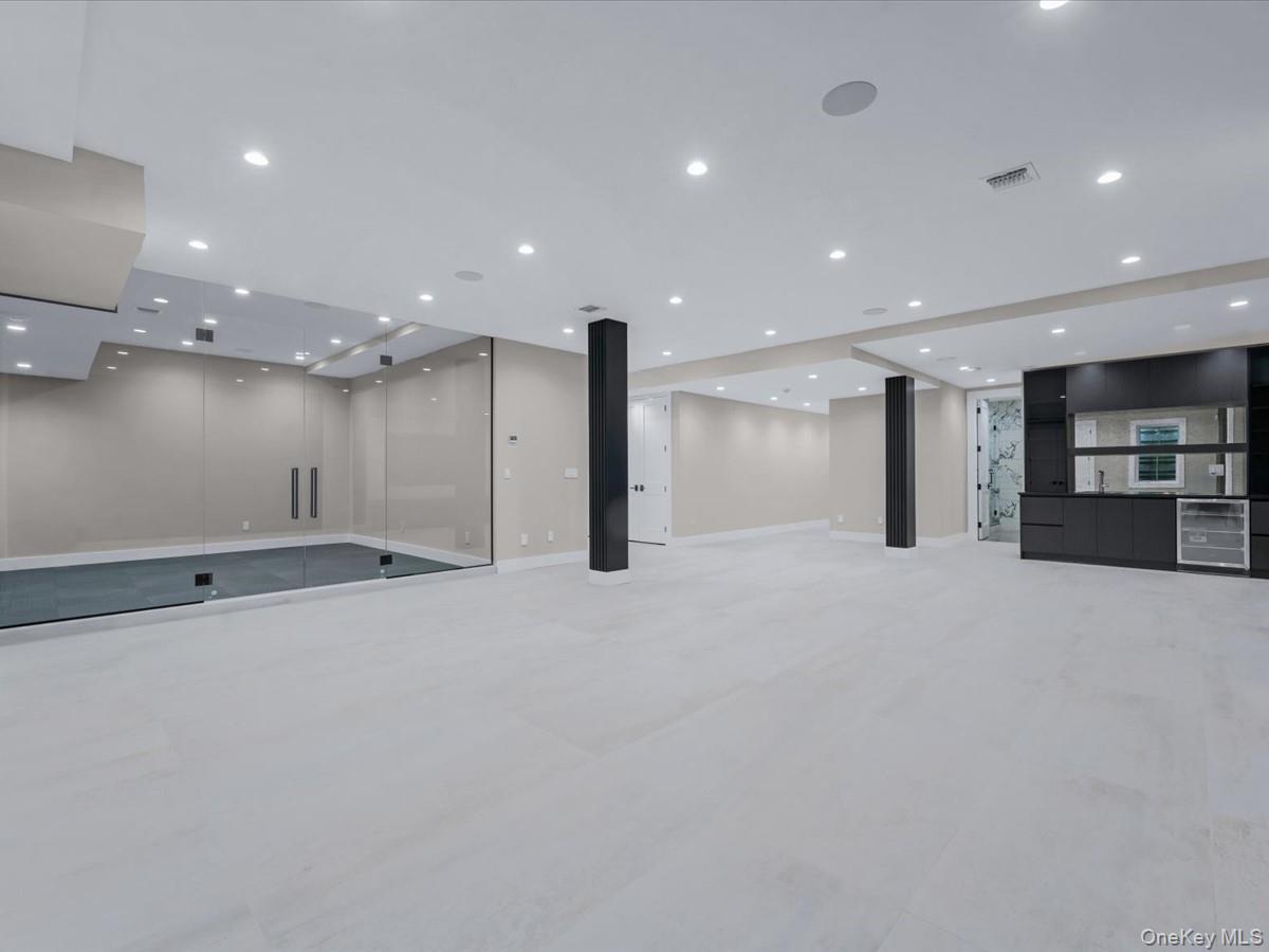 6 Hickory Drive Great Neck Great Neck, NY 11021