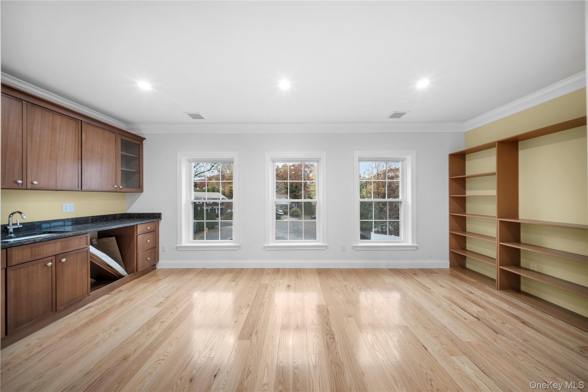 4 Coventry Court Wheatley Heights Wheatley Heights, NY 11798