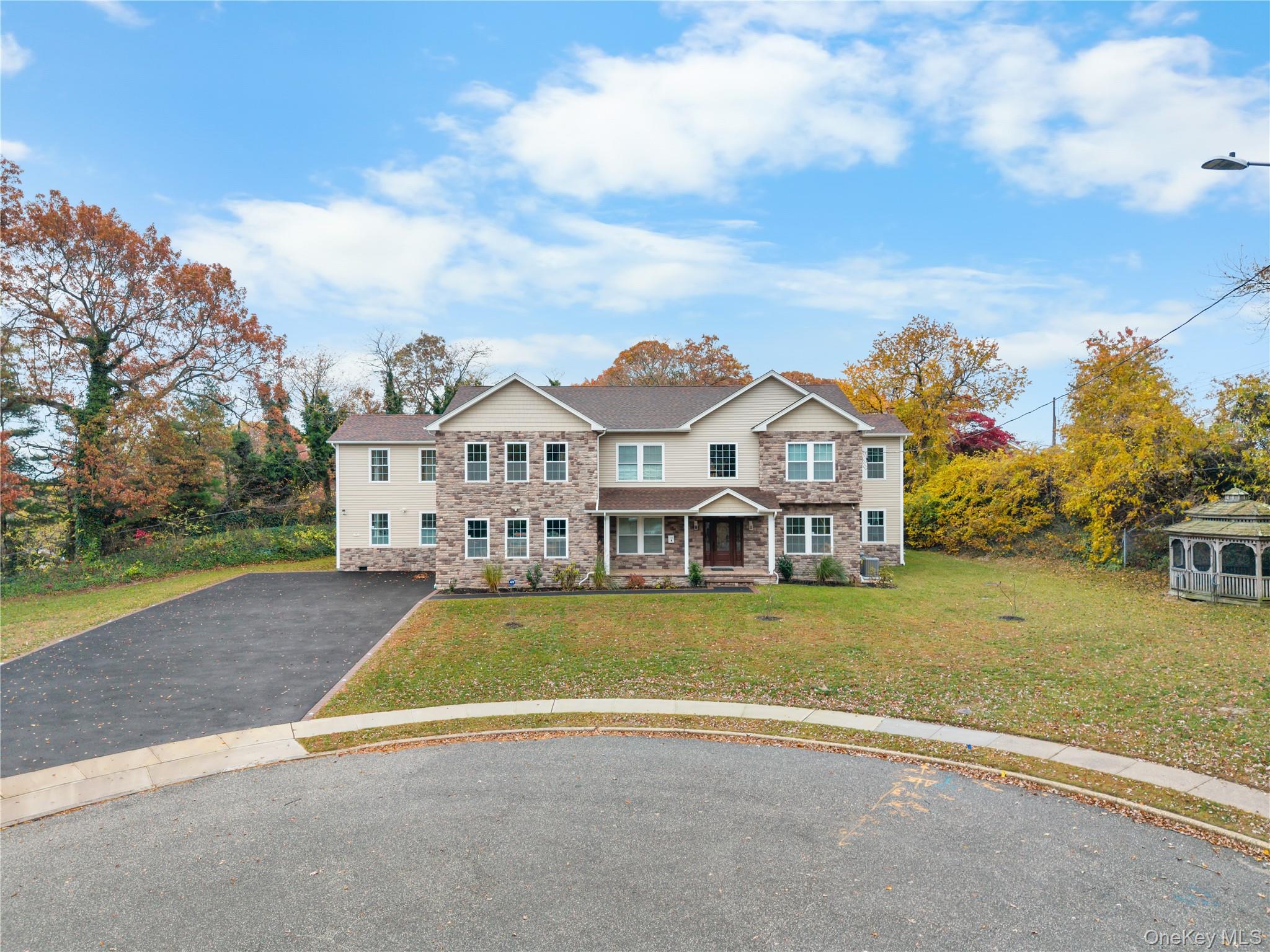 4 Coventry Court Wheatley Heights Wheatley Heights, NY 11798