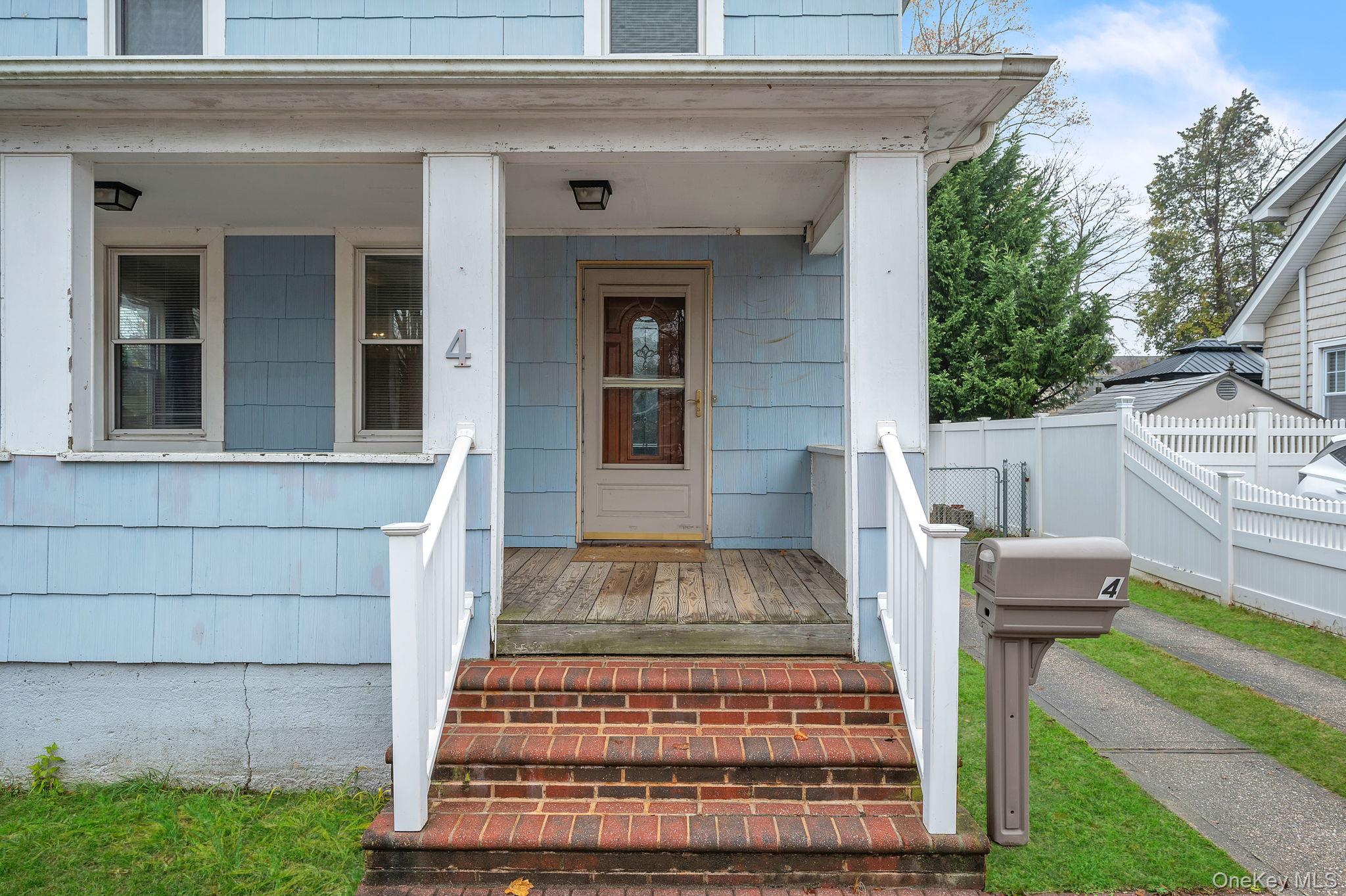 4 3rd Avenue East Islip East Islip, NY 11730