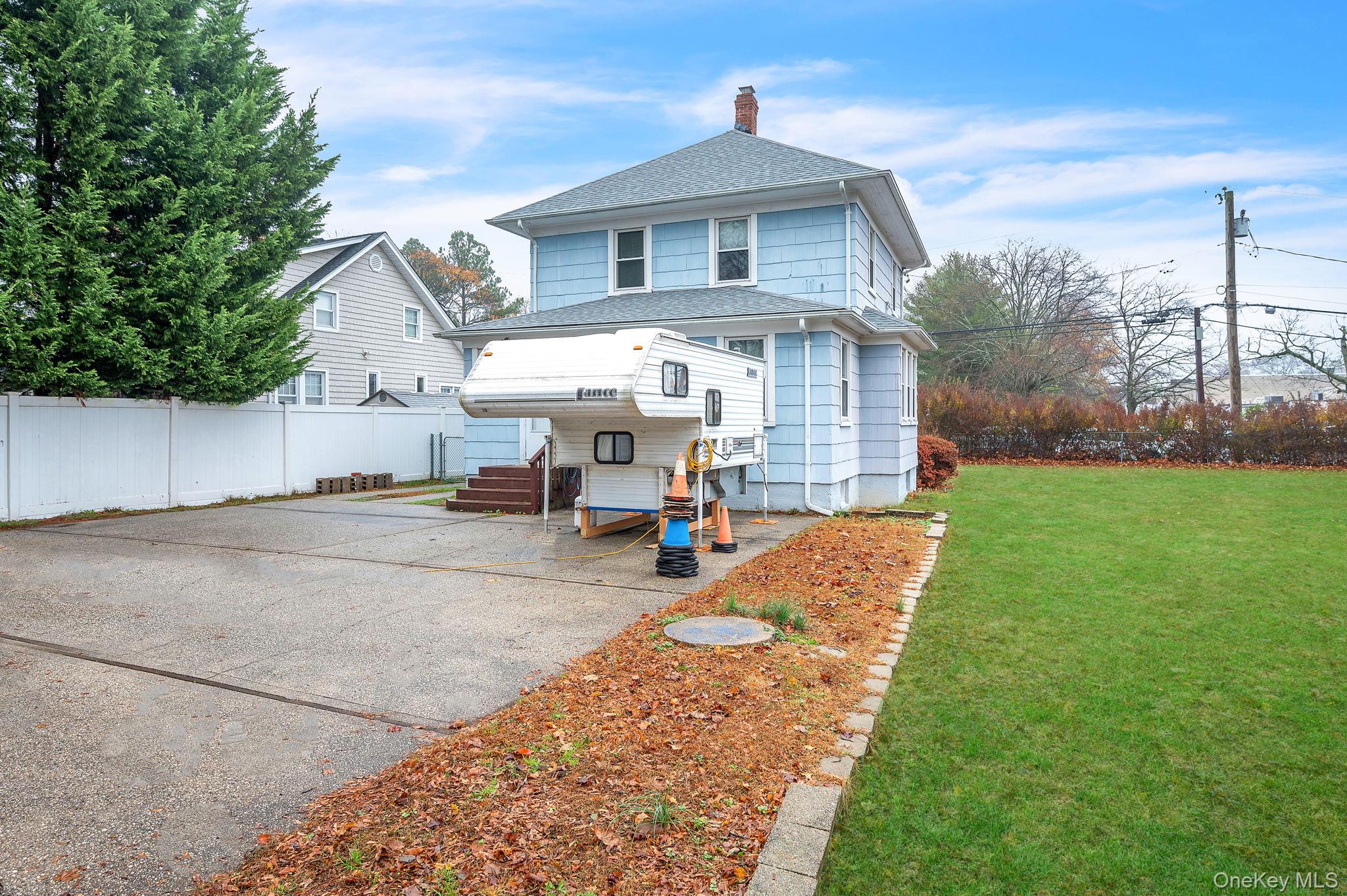 4 3rd Avenue East Islip East Islip, NY 11730