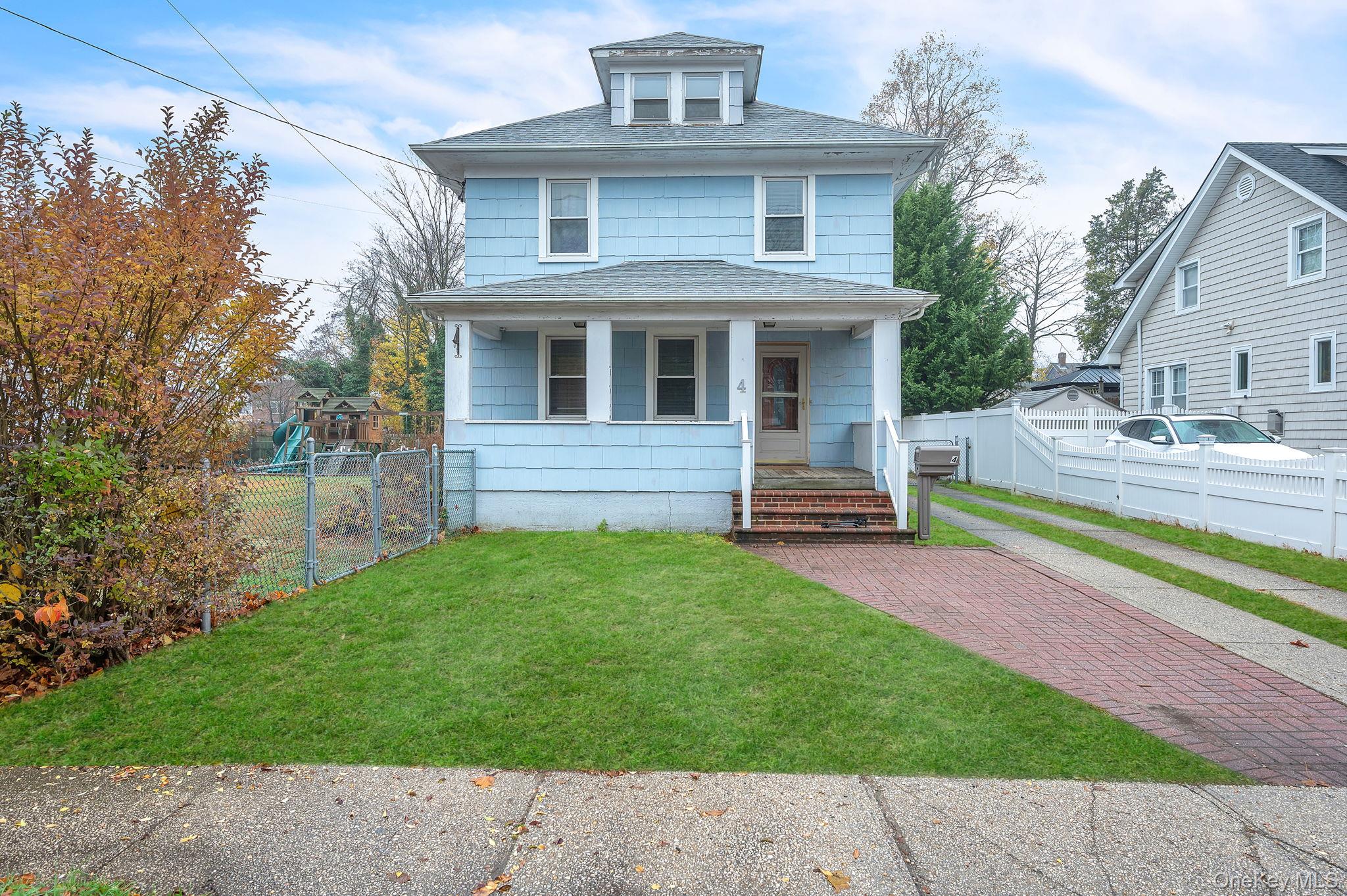 4 3rd Avenue East Islip East Islip, NY 11730