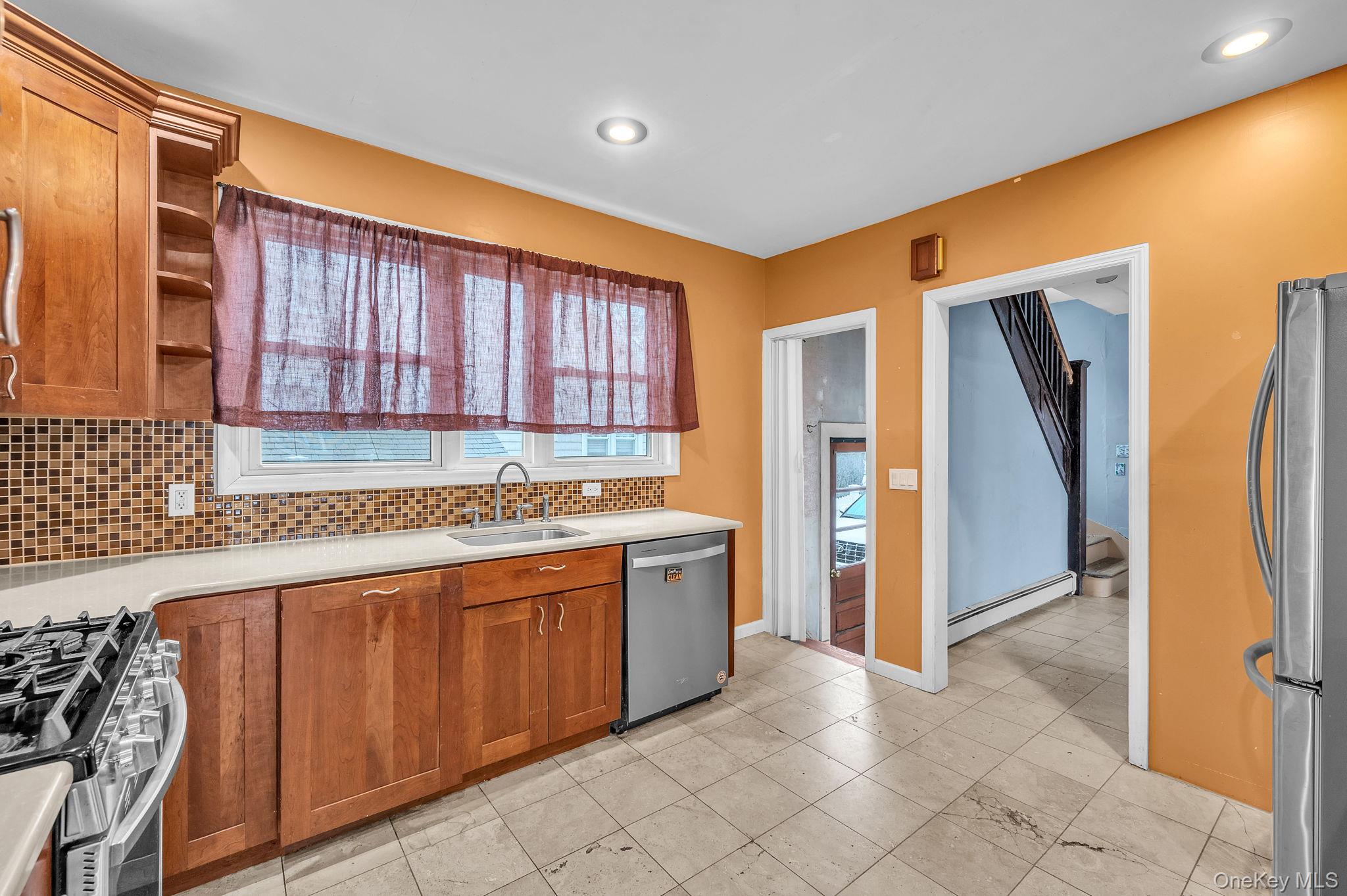 4 3rd Avenue East Islip East Islip, NY 11730