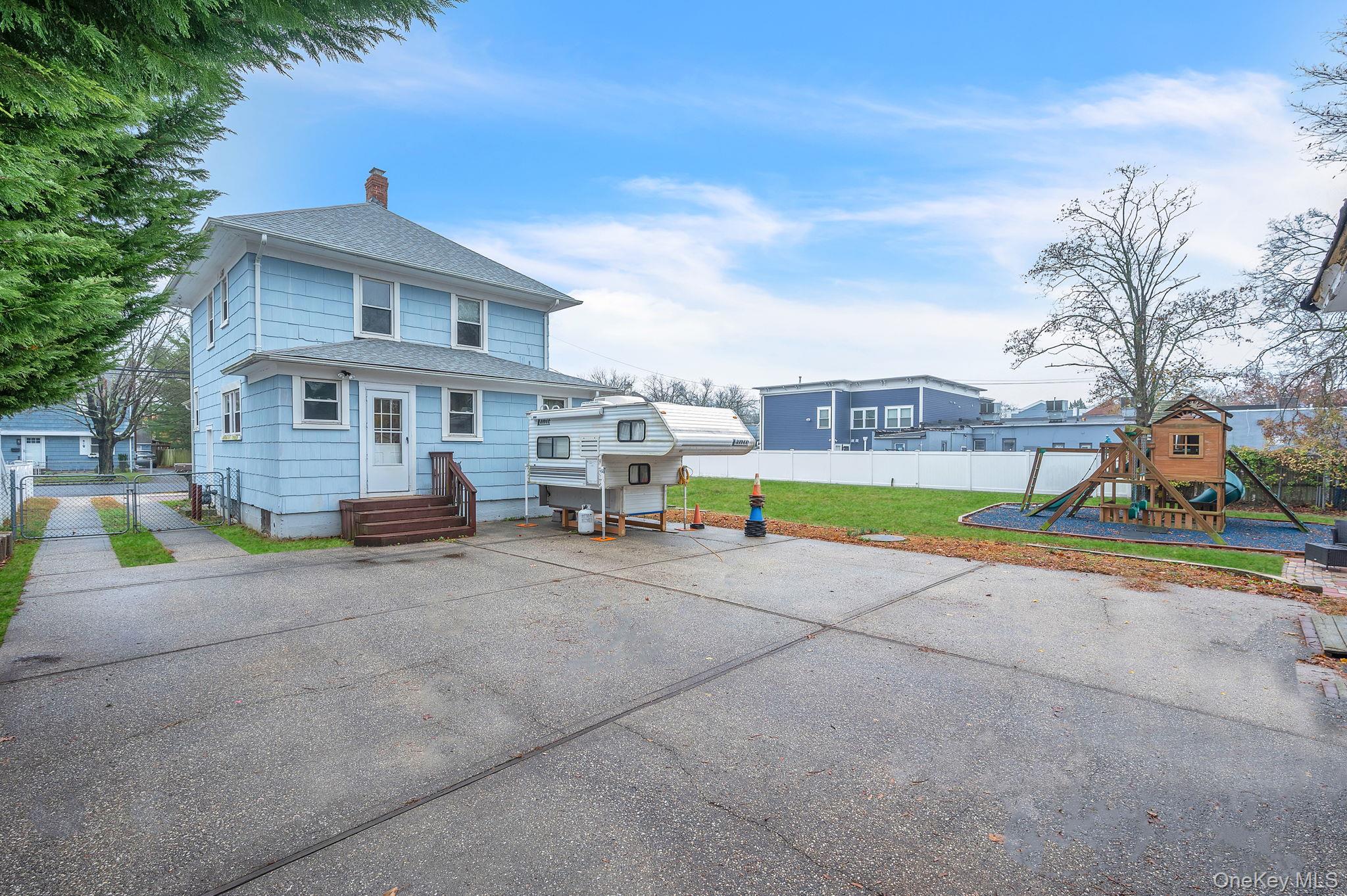 4 3rd Avenue East Islip East Islip, NY 11730