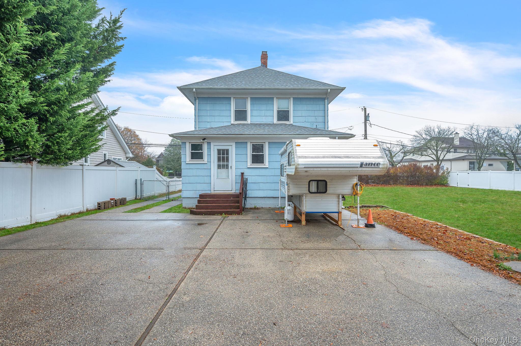 4 3rd Avenue East Islip East Islip, NY 11730