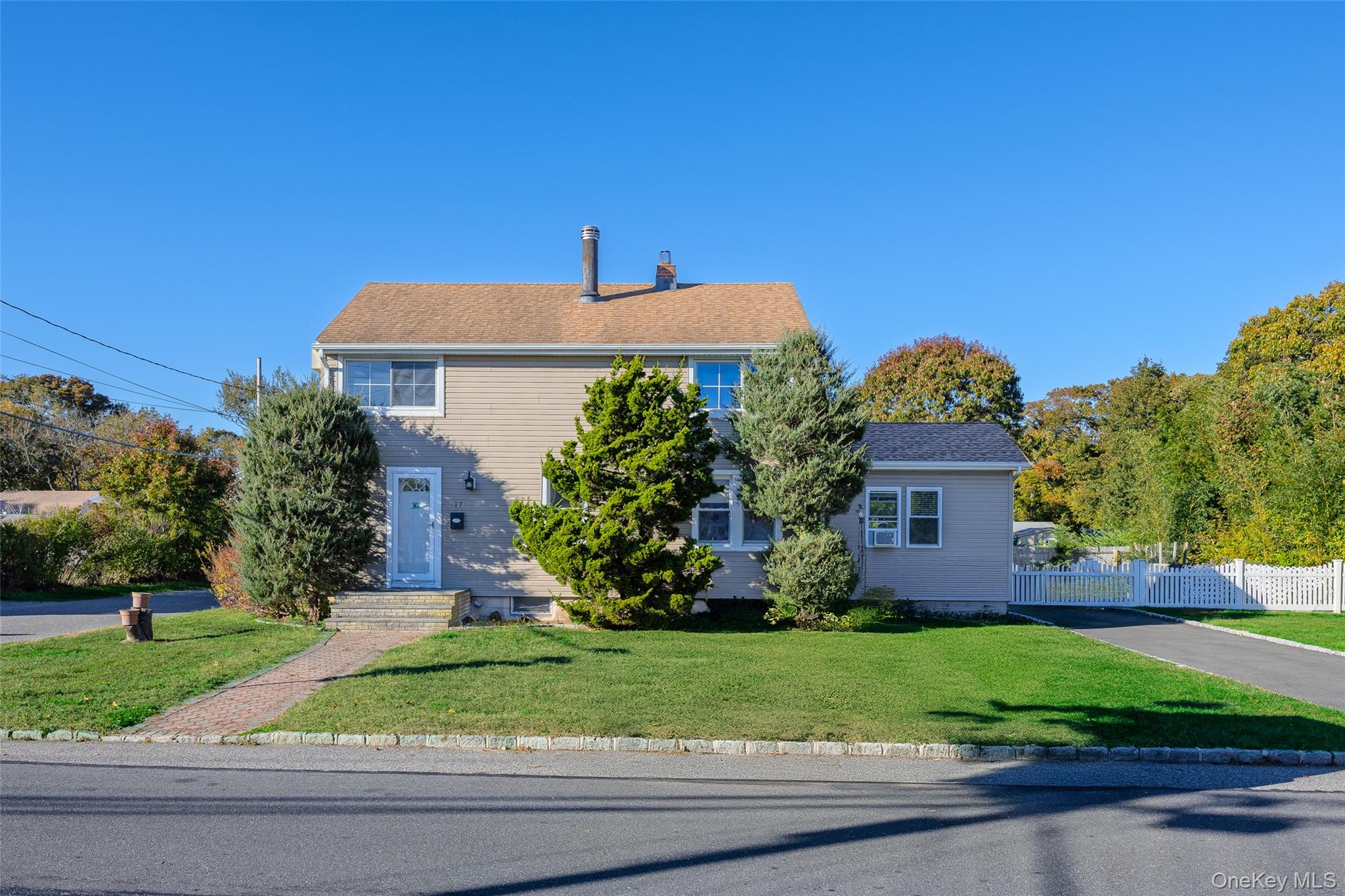 17 Andrew Avenue Islip Terrace Islip Terrace, NY 11752
