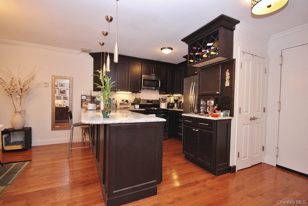 1374 Midland Avenue 101 Bronxville Bronxville, NY 10708