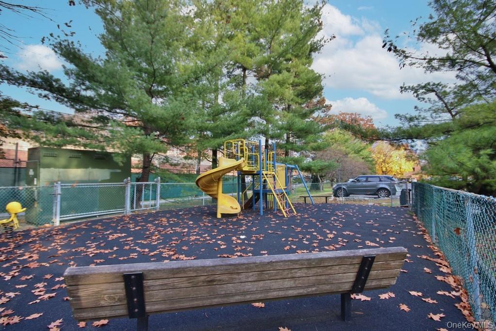 1374 Midland Avenue 101 Bronxville Bronxville, NY 10708