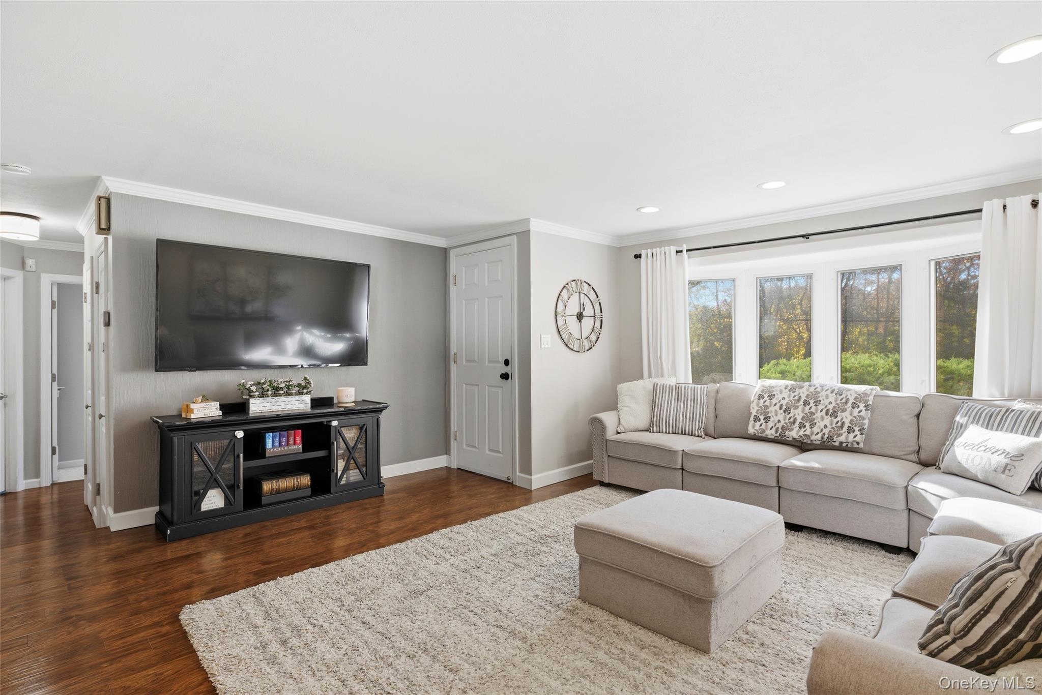 33 Urban Drive Selden Selden, NY 11784