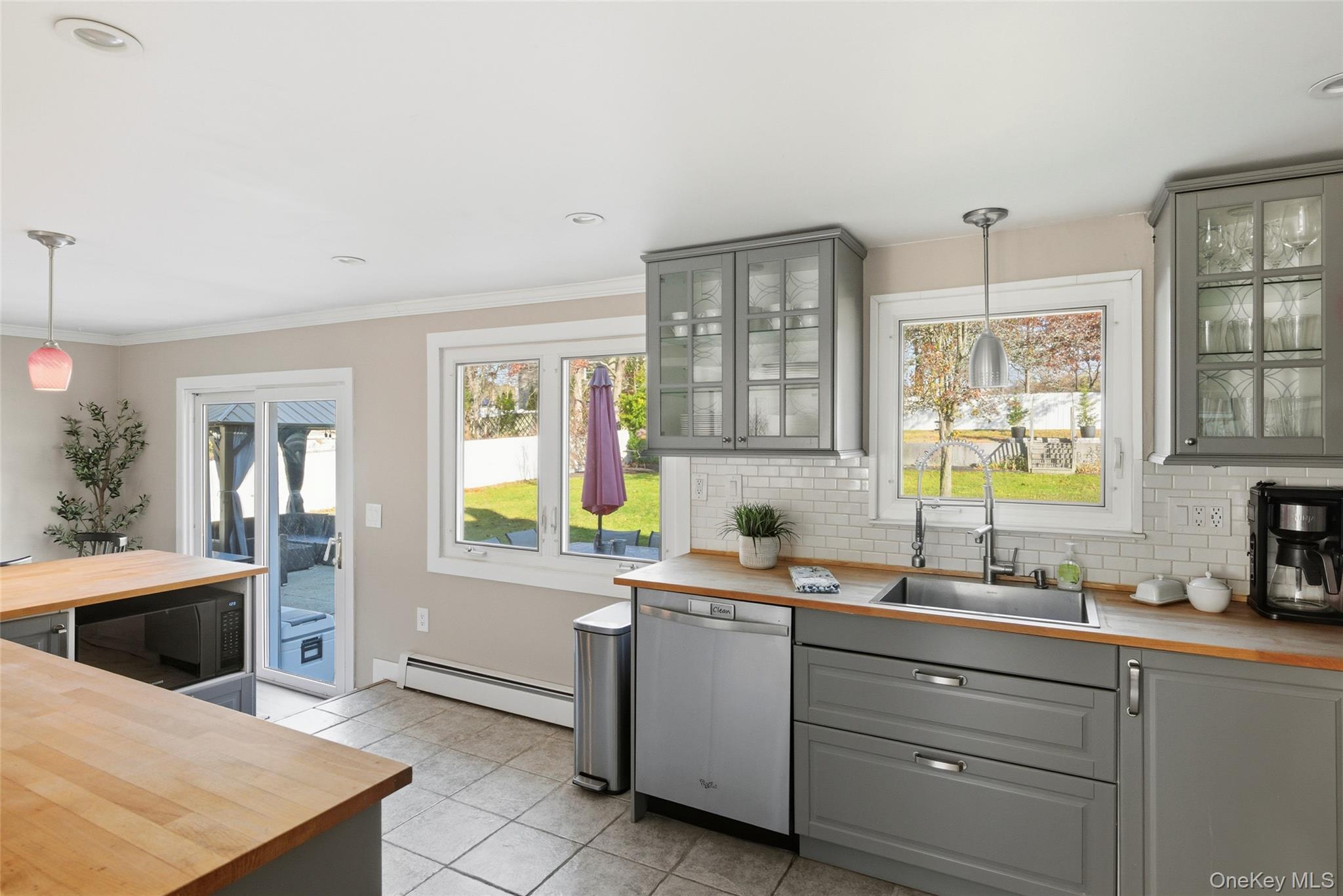 33 Urban Drive Selden Selden, NY 11784