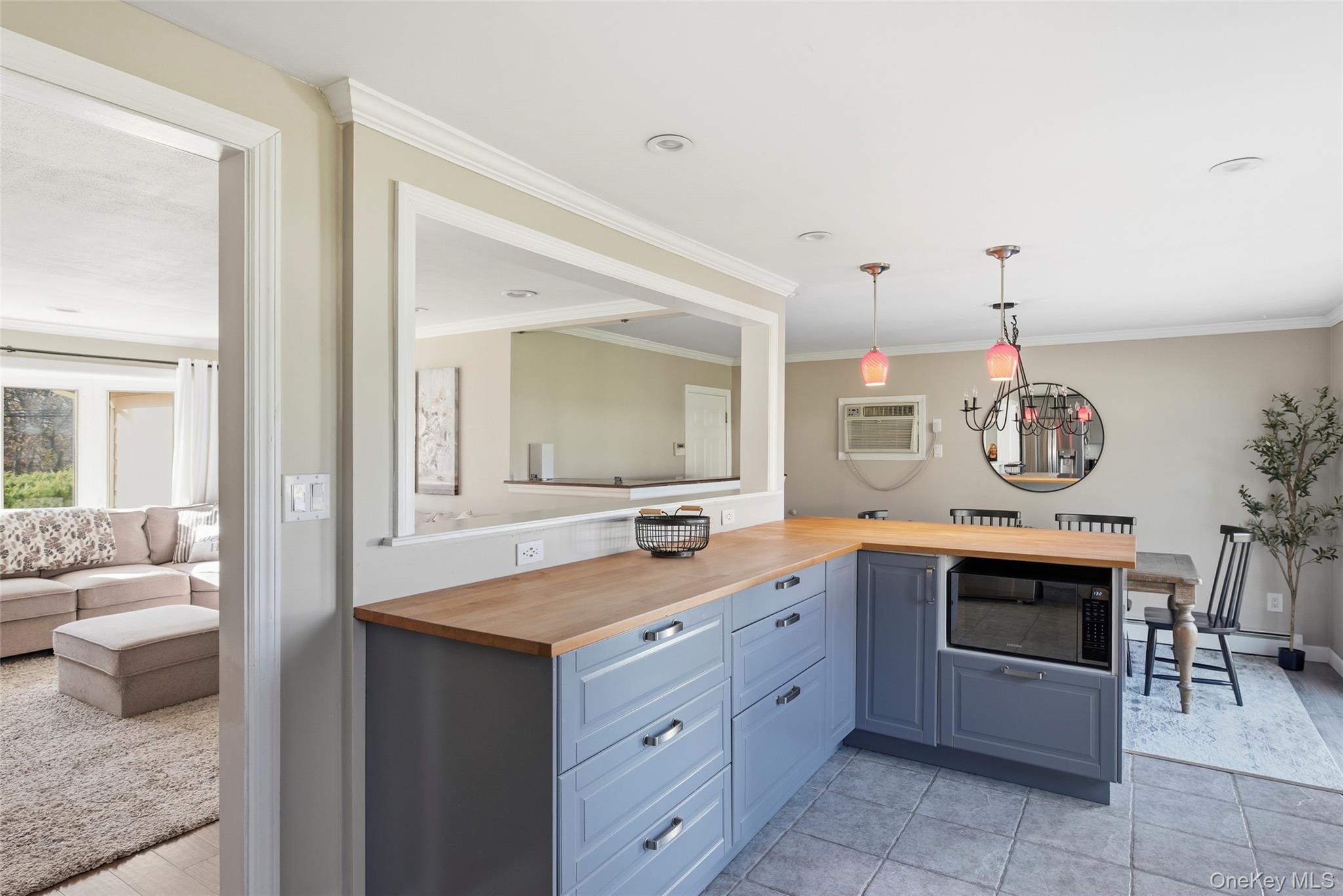 33 Urban Drive Selden Selden, NY 11784