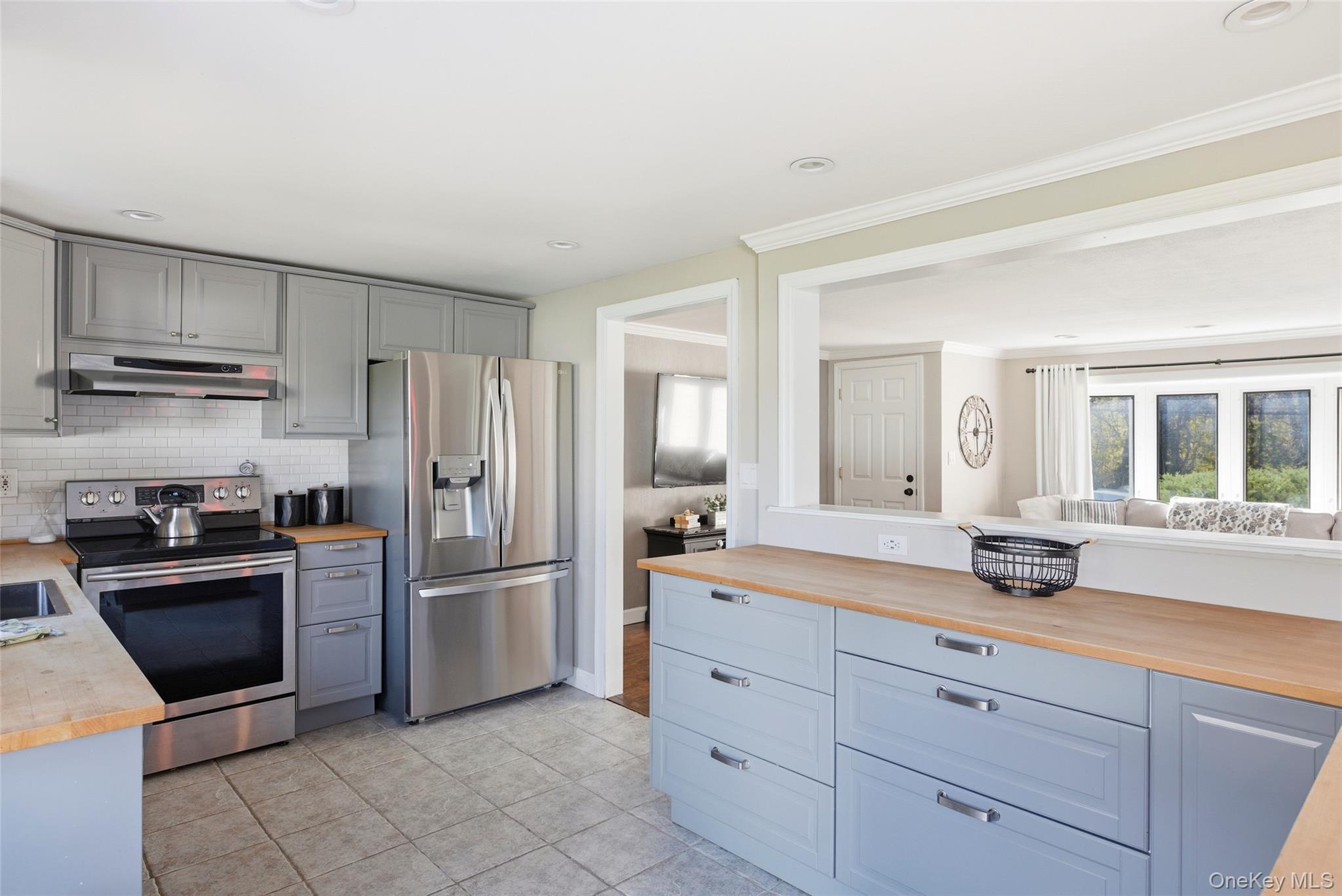 33 Urban Drive Selden Selden, NY 11784