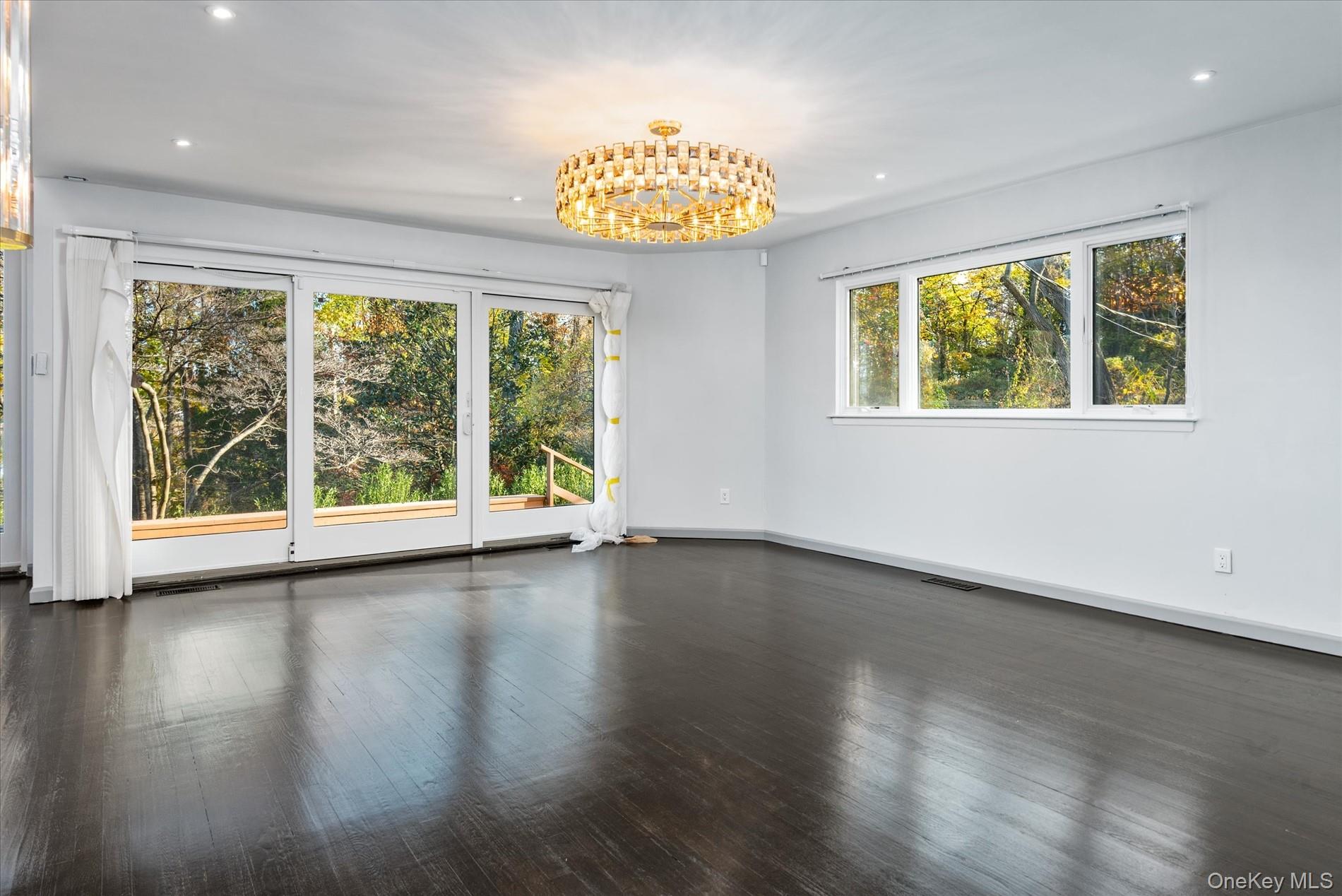 369 East Shore Road Great Neck Great Neck, NY 11024