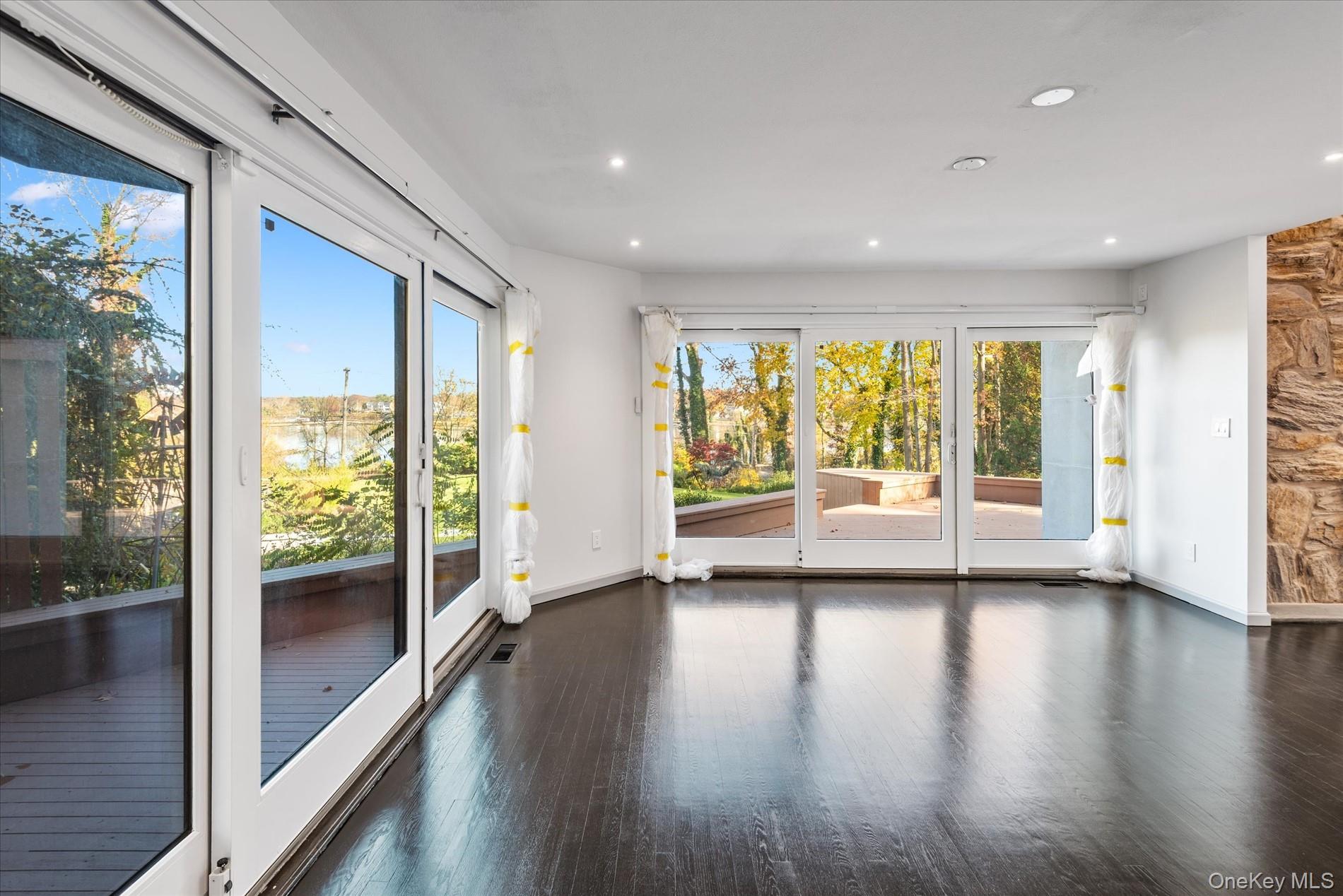 369 East Shore Road Great Neck Great Neck, NY 11024